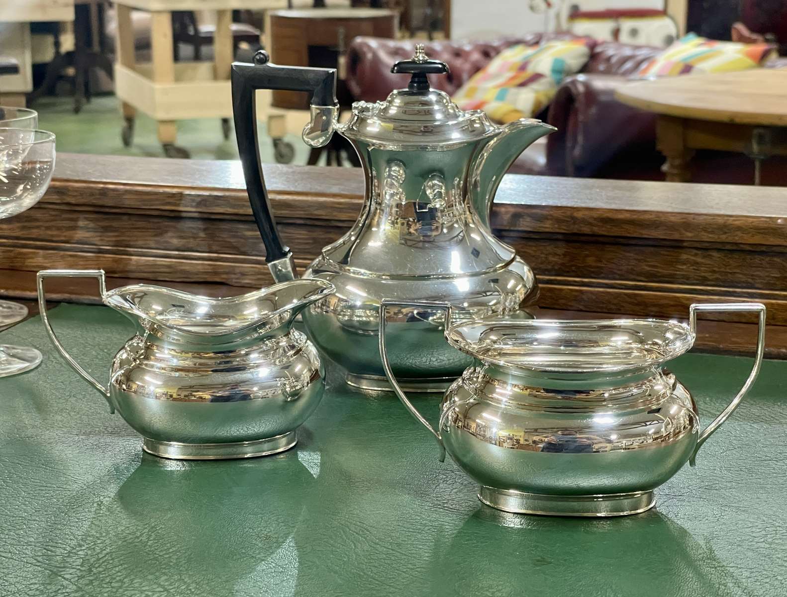 English coffee set in silver metal of the early twentieth century
