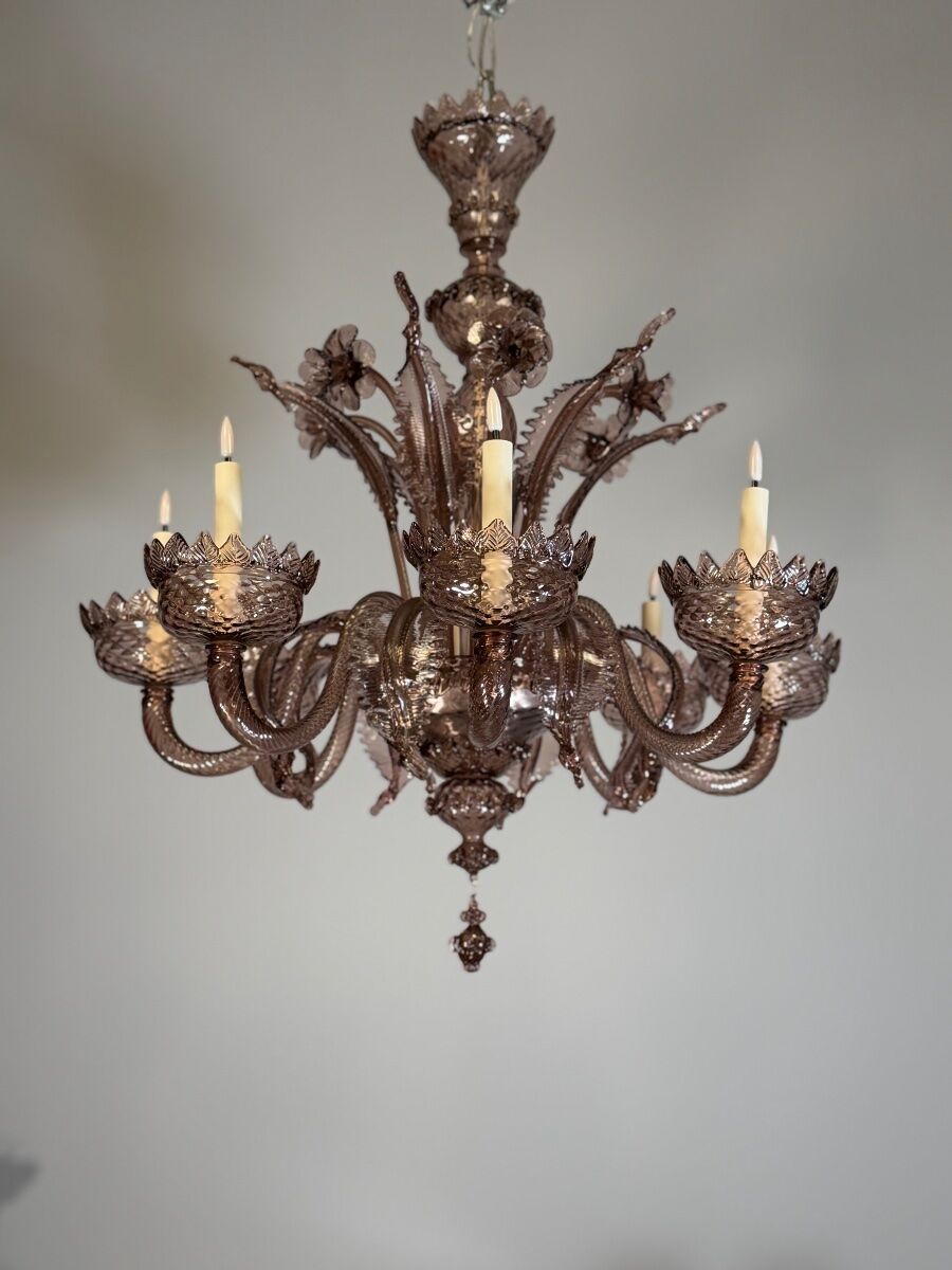 Venetian chandelier in Murano glass in amethyst colour, 8 light arms, 20th century