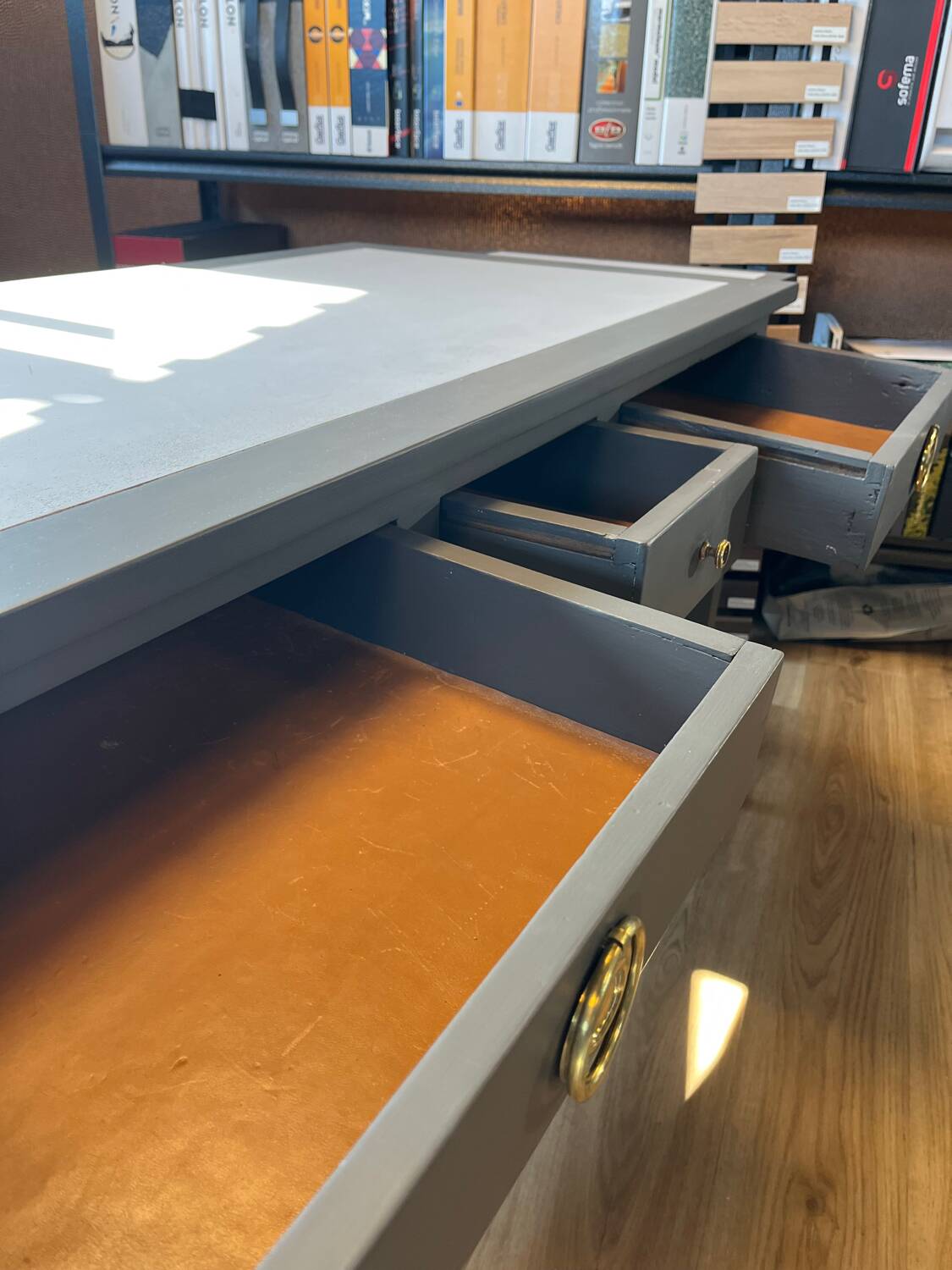 Desk - table - entrance furniture