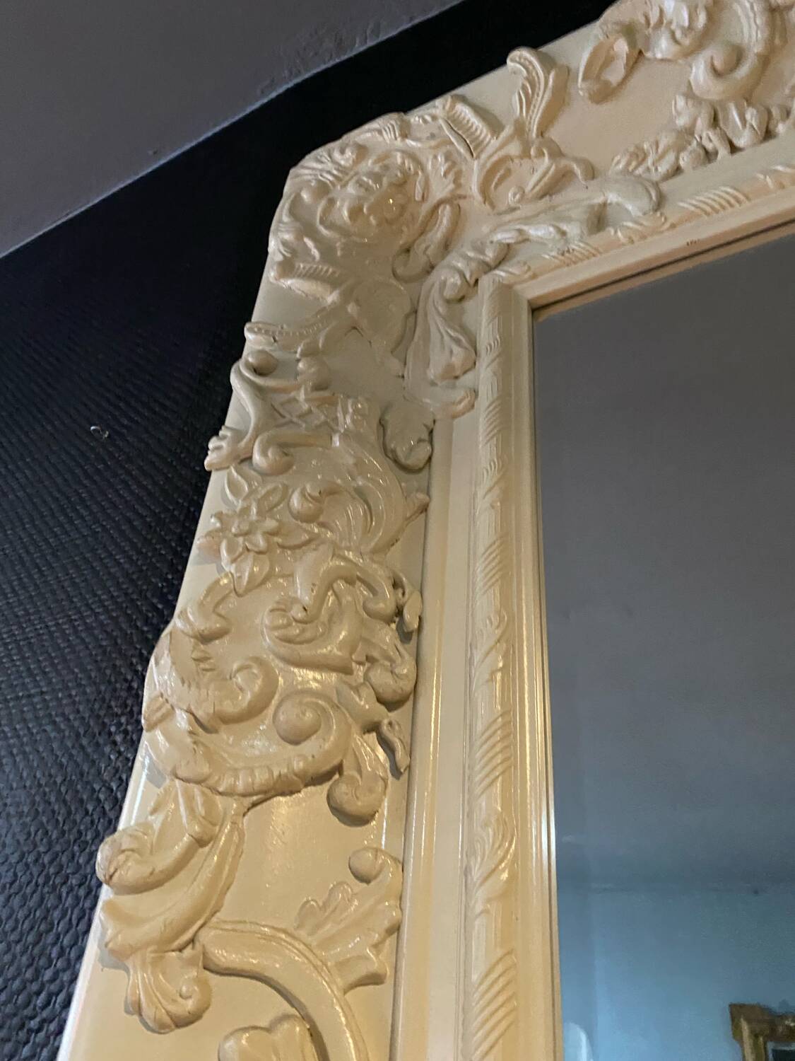 Large white mirror Kare Design