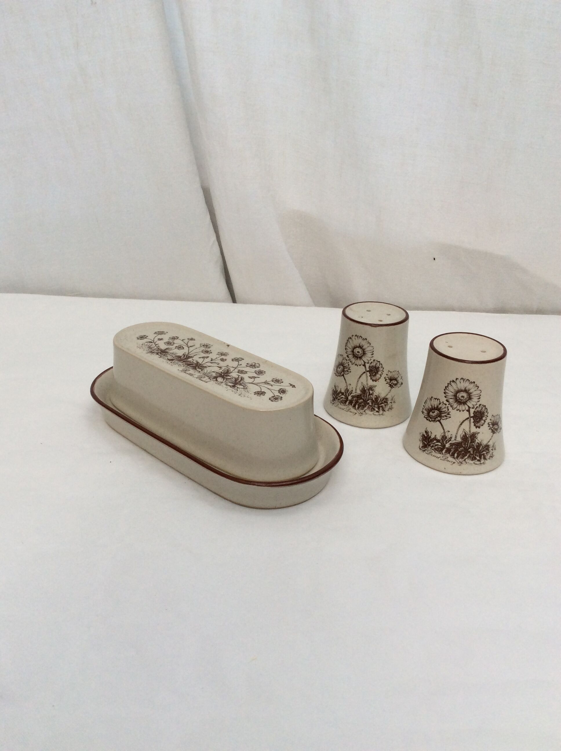 Lot de pots à épices avec beurrier vintage des années 1970 fabrication Japonaise dimension : H6xL19