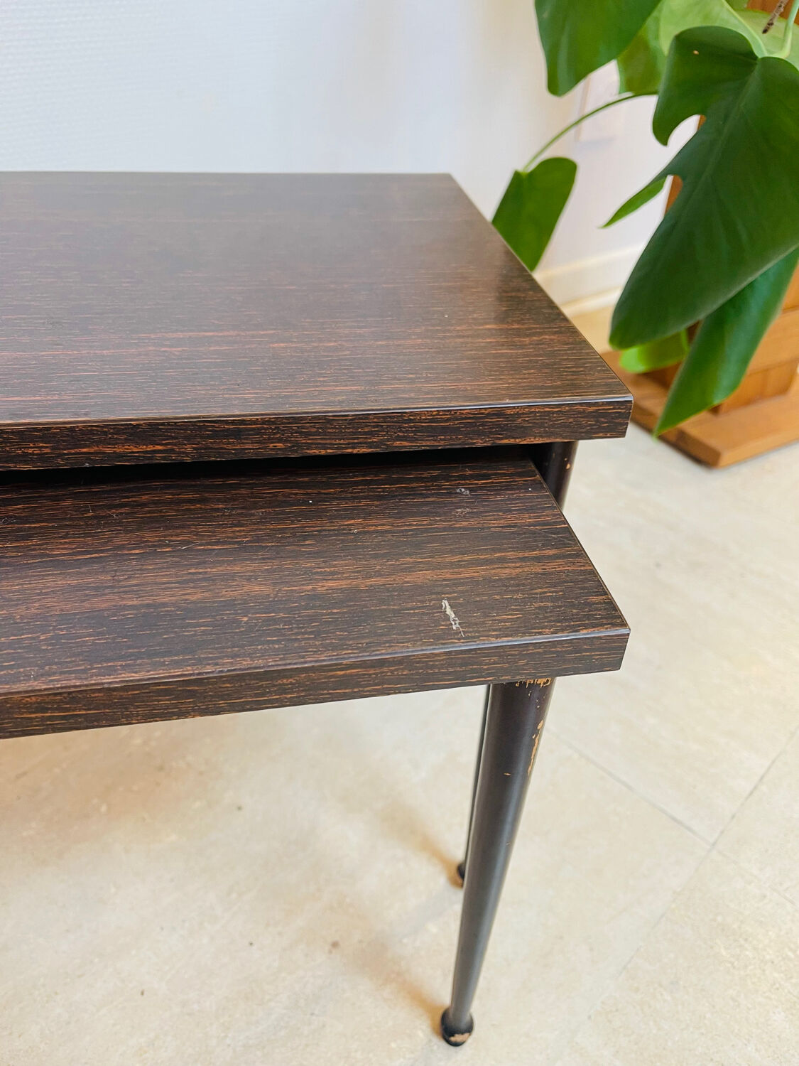 Pair of vintage nesting tables in formica, 1970.