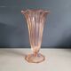 Vase tulipe vintage en verre moulé rose