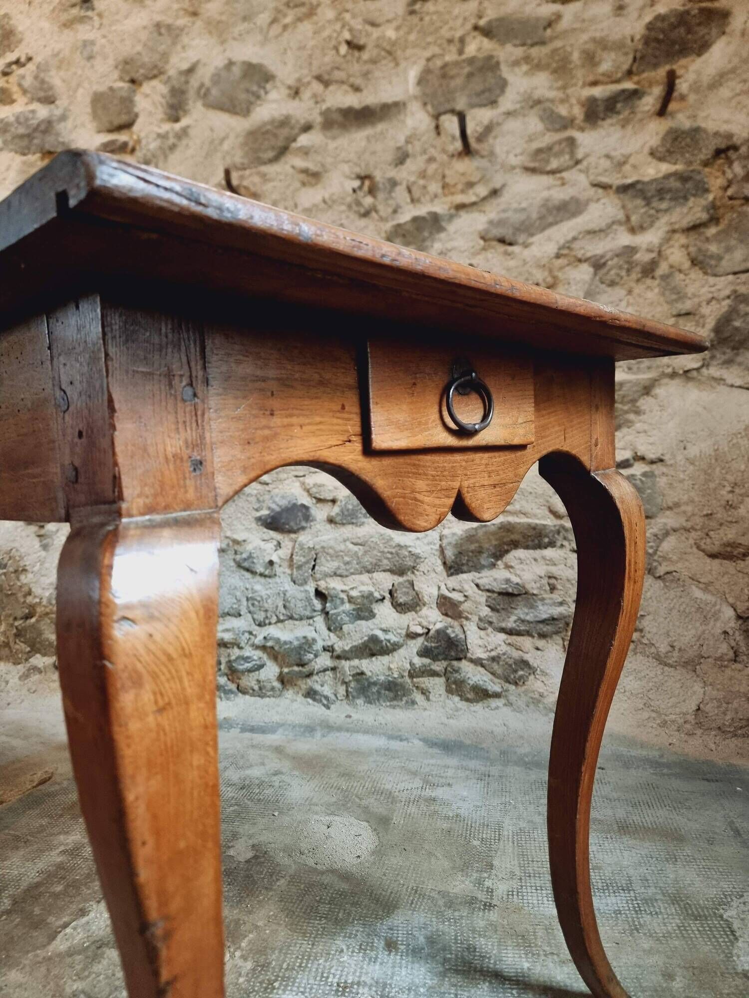 Louis XV provincial desk – 18th century – Walnut & Elm – 116 x 63 cm
