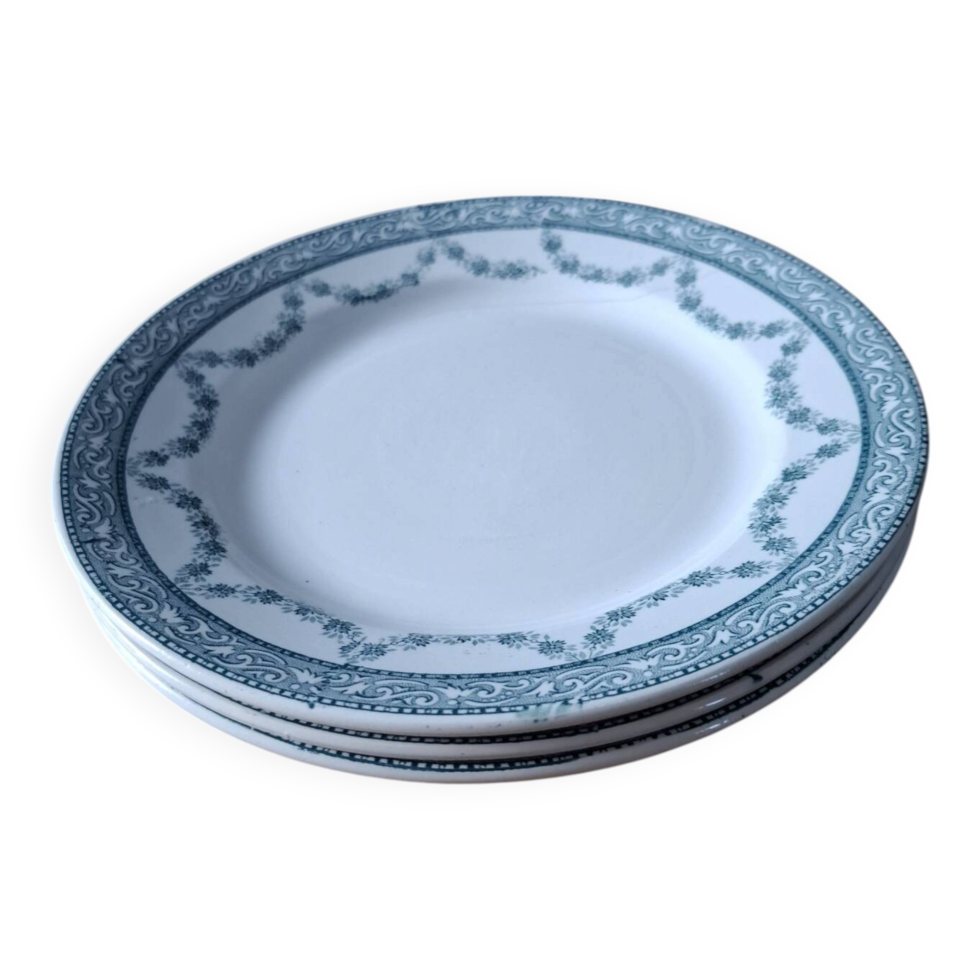 Set of 3 flat plates made of ironstone.