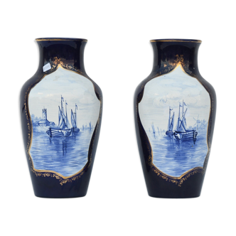 Paire de vases en porcelaine