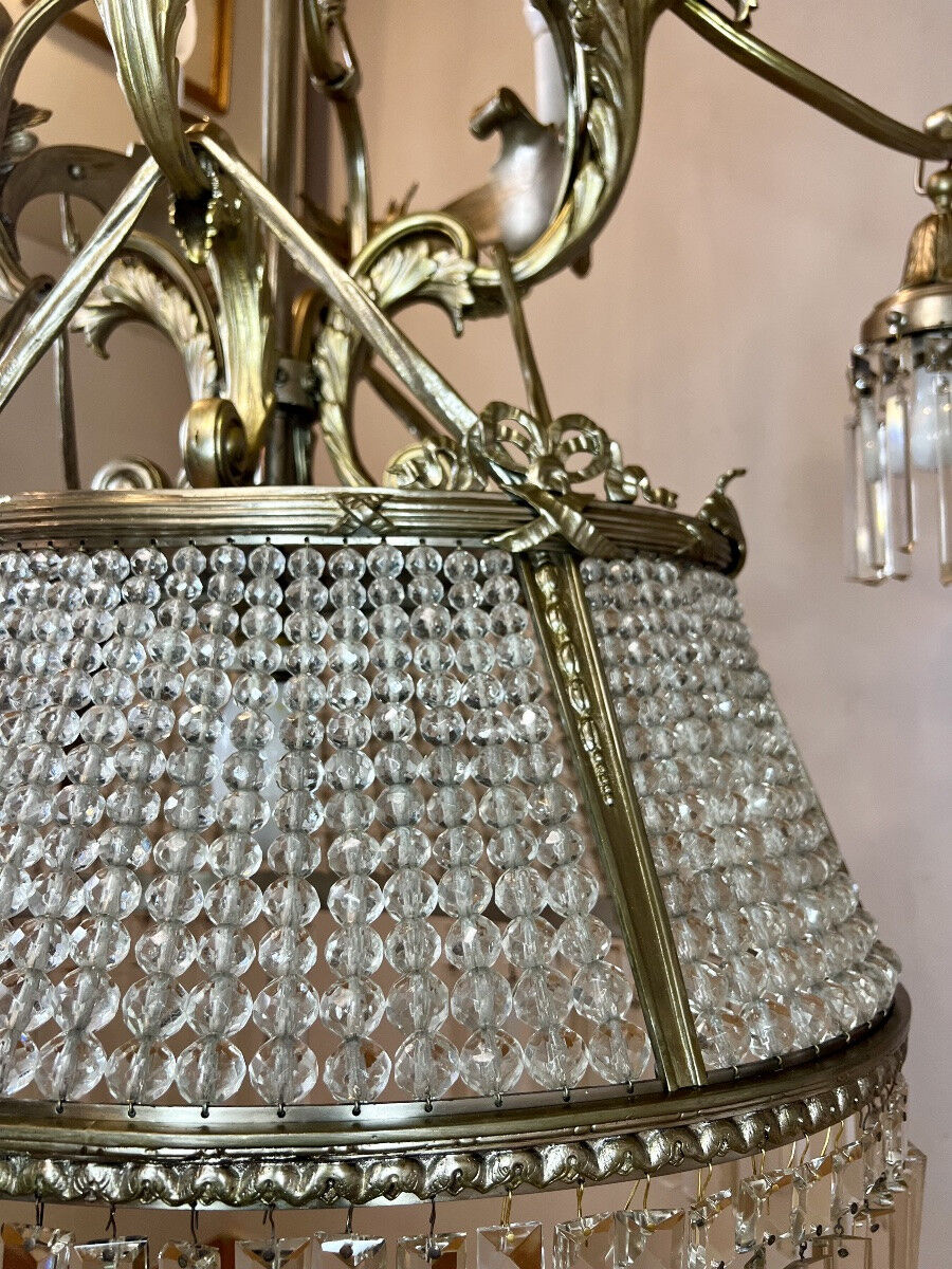 Large chandelier counter, billiards, casino