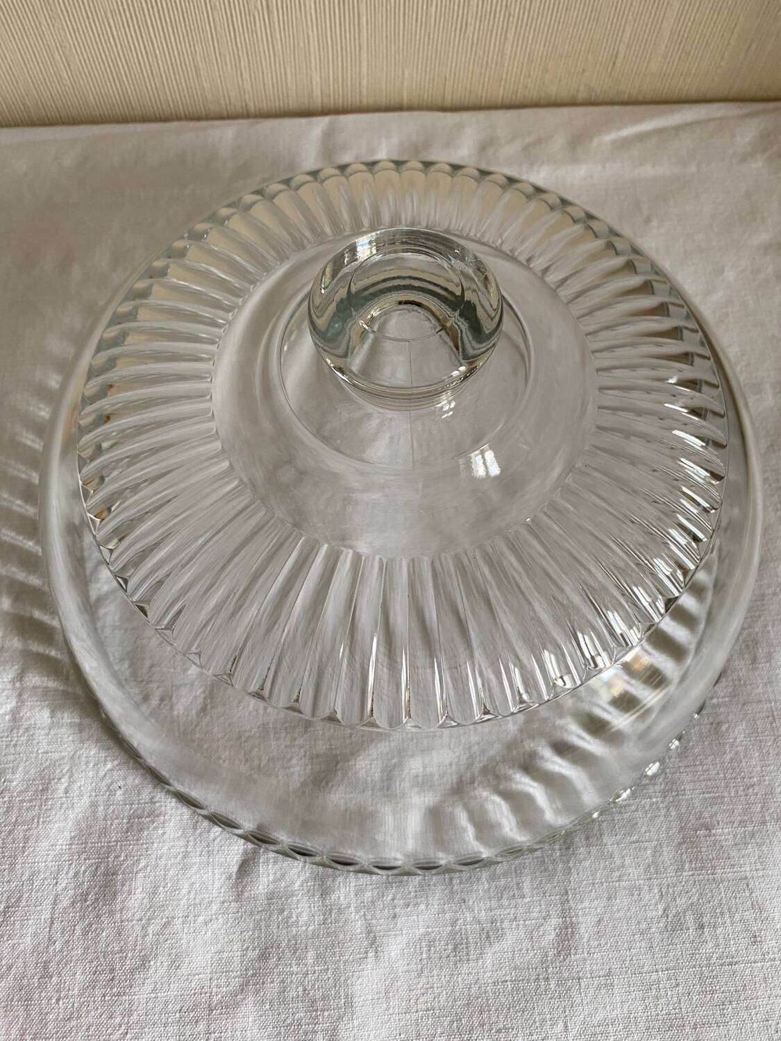 Molded glass cake bell