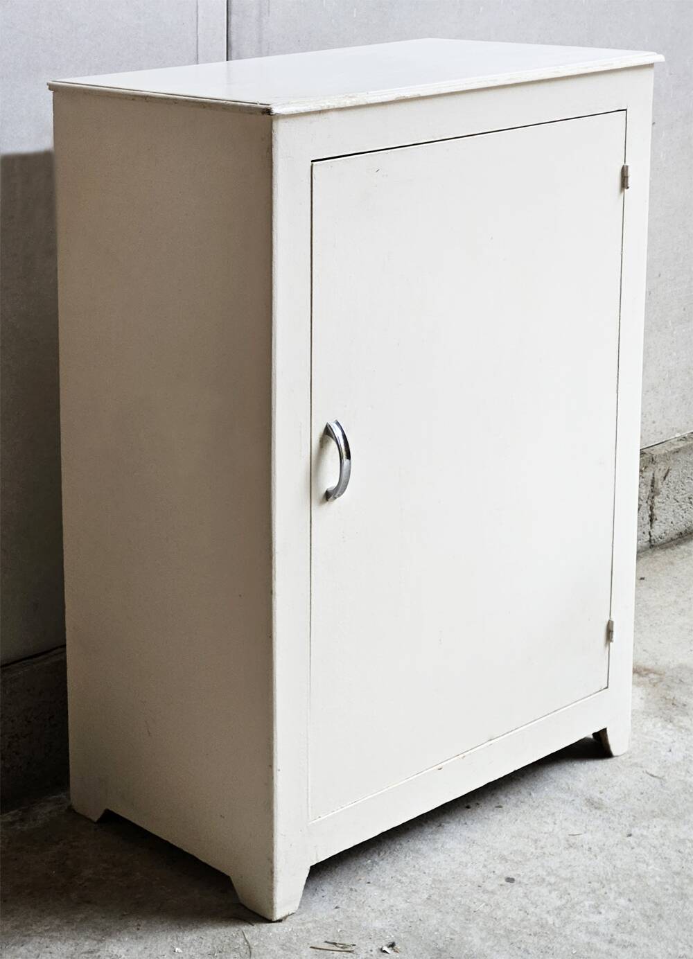 Low sideboard, bar furniture, cupboard, white wood, vintage, 60s