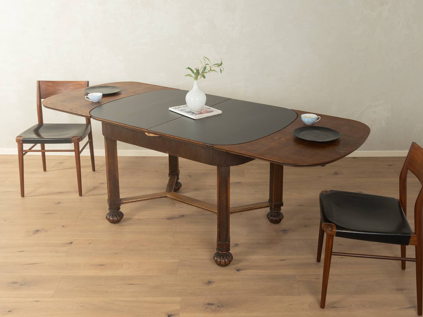 Table à manger au caractère unique des années 1920