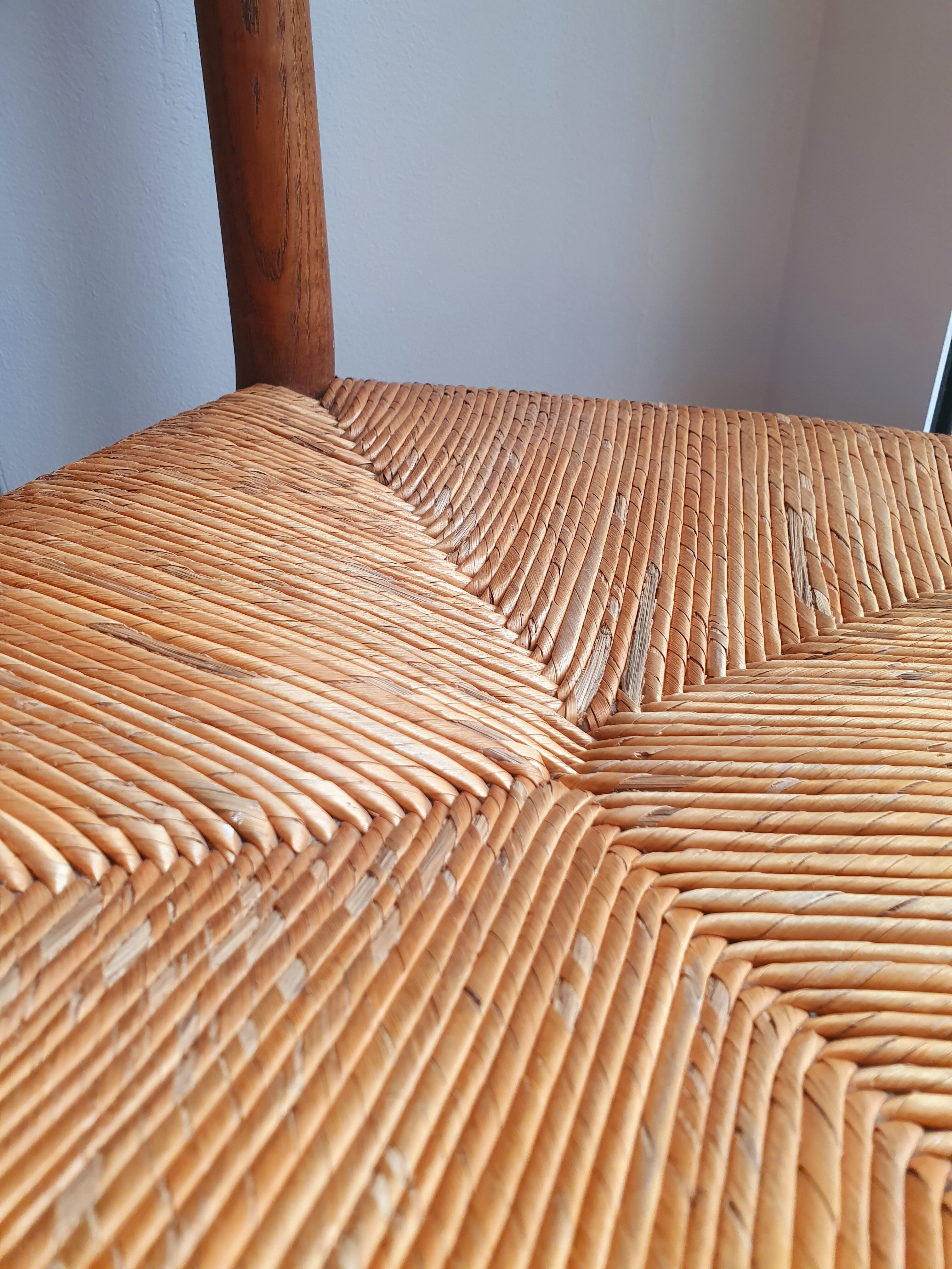 Series of 4 seat chairs and mulched backrest