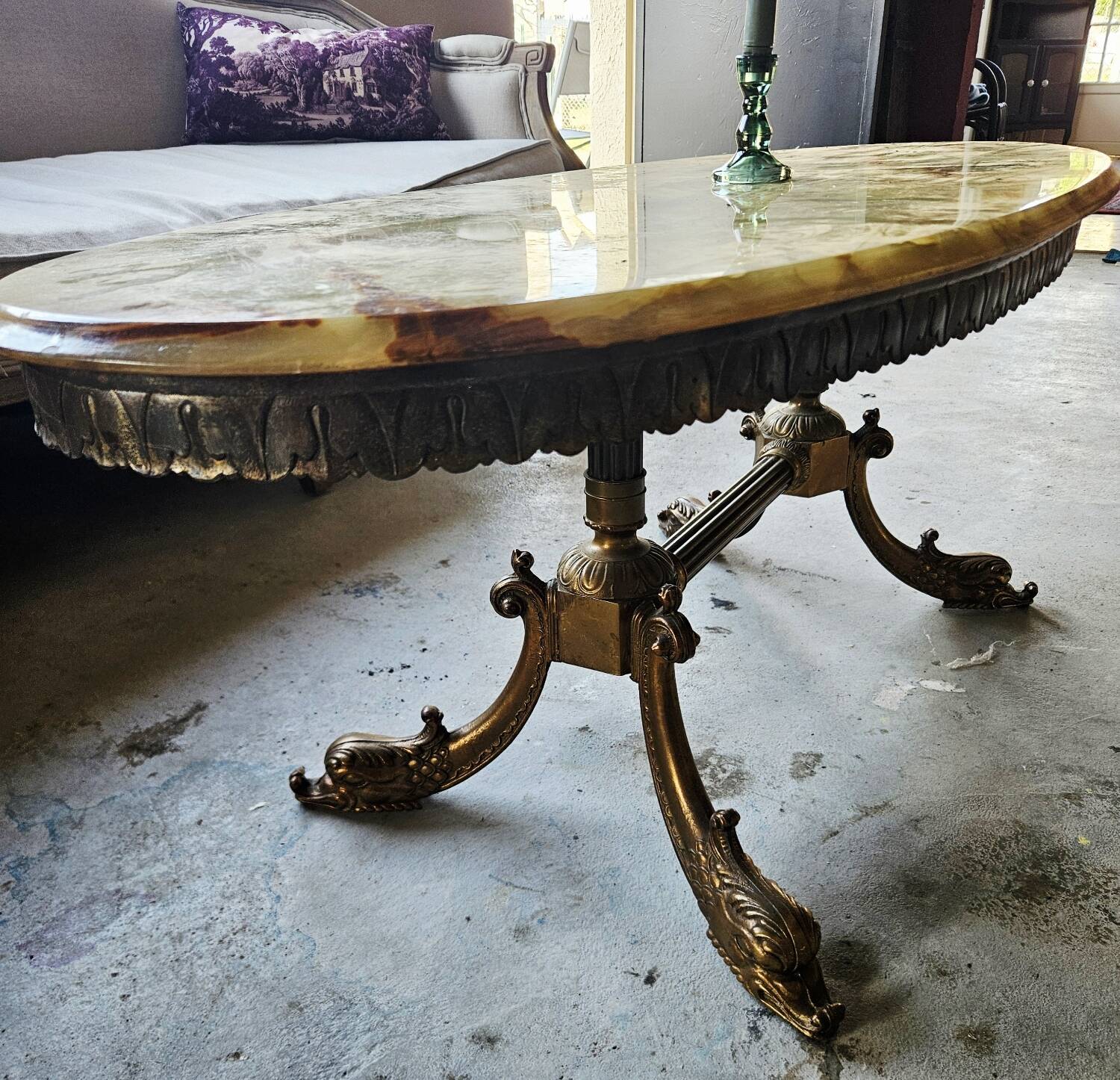 Oval coffee table in onyx and bronze – natural stone top – st