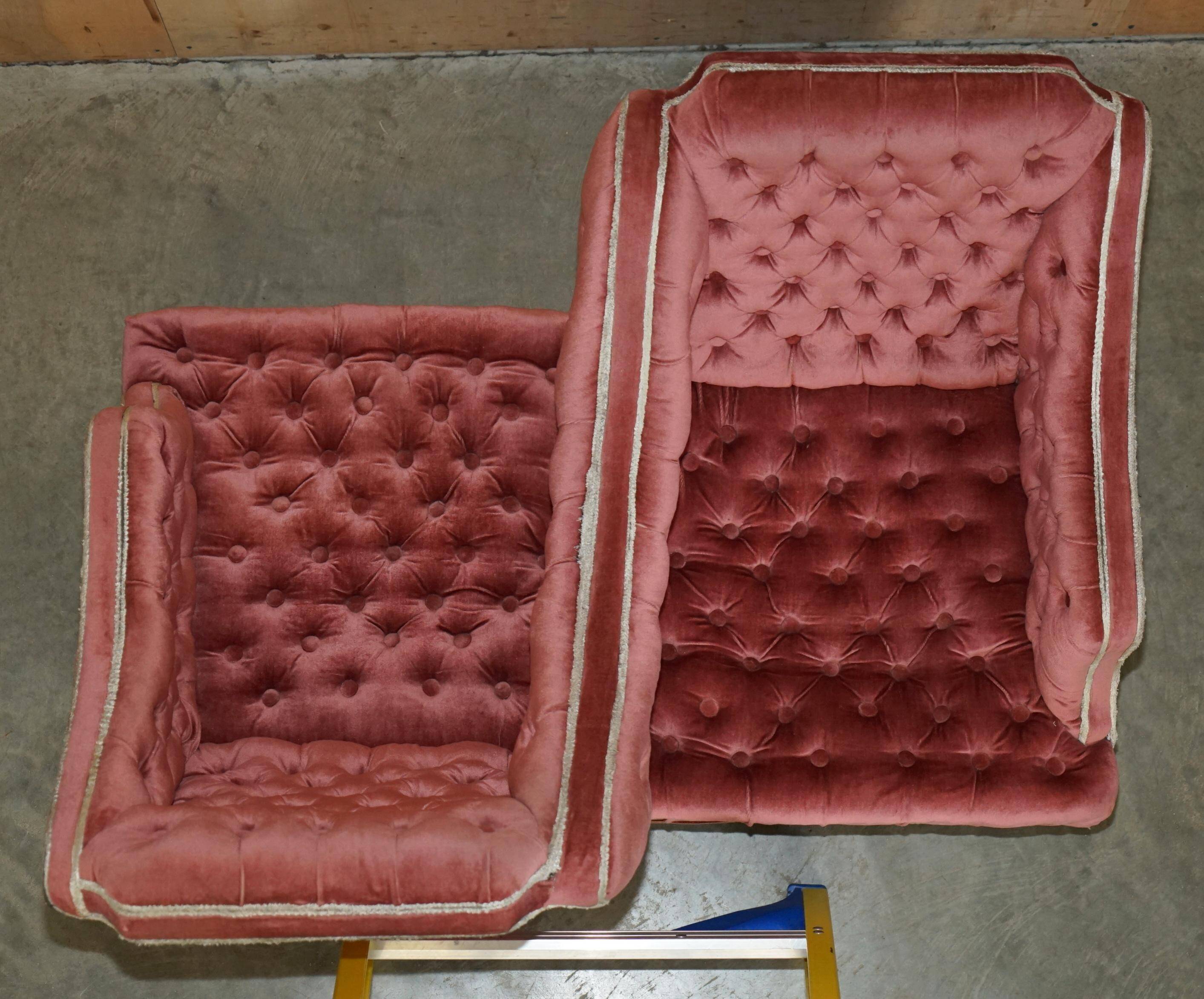 Chesterfield buttoned conversation sofa Regency