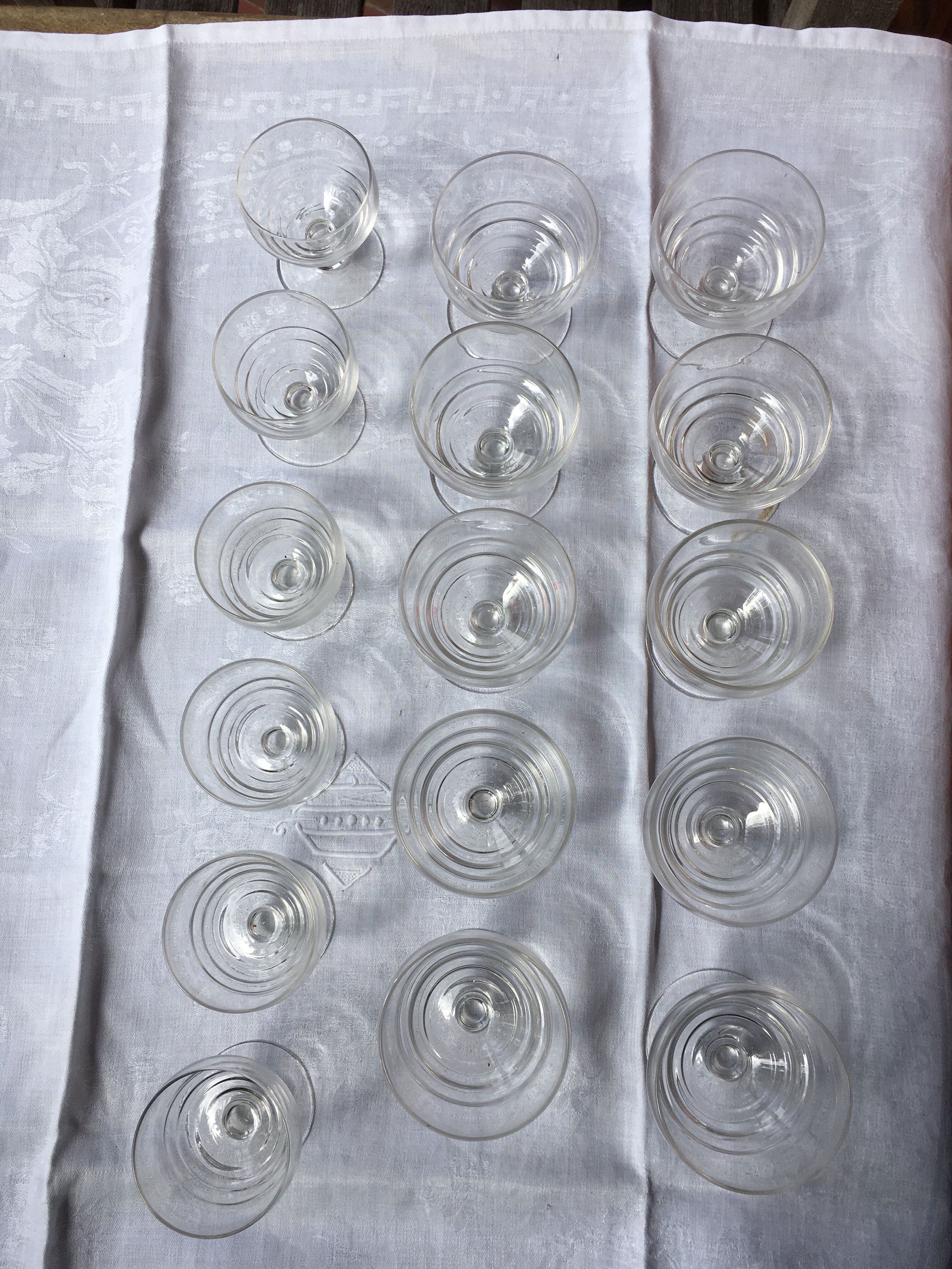 Set of 16 glasses/glasses including 10 large