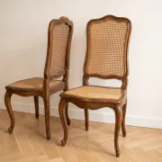 Set of 5 vintage caned chairs in classic style.