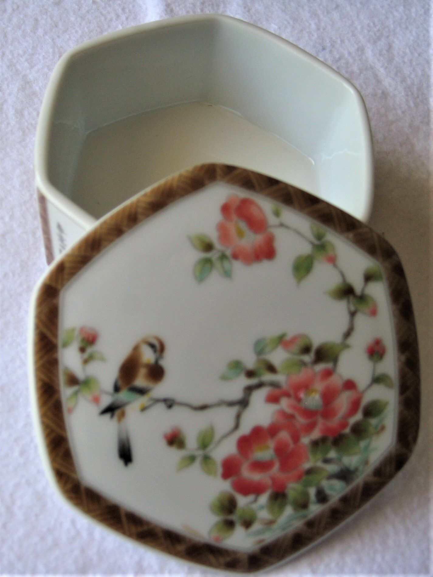 Porcelain jewelry box
