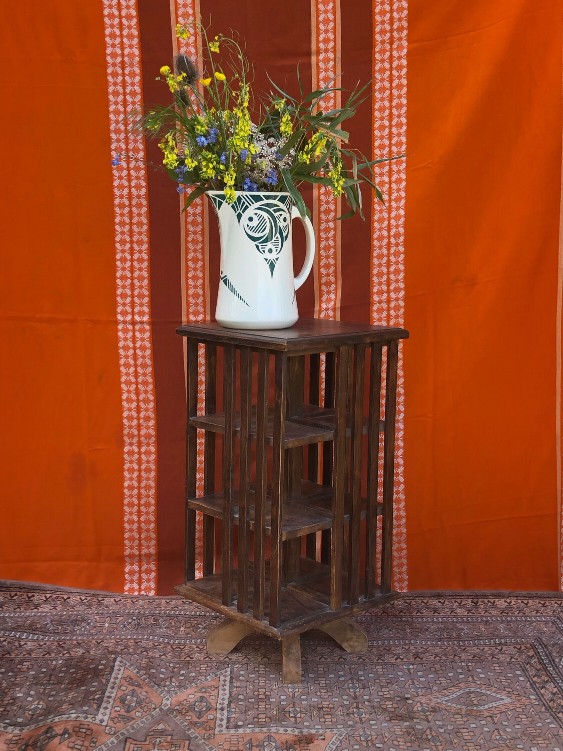 Library cabinet / rotating cd