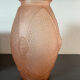 Vase art déco en verre rose poudré