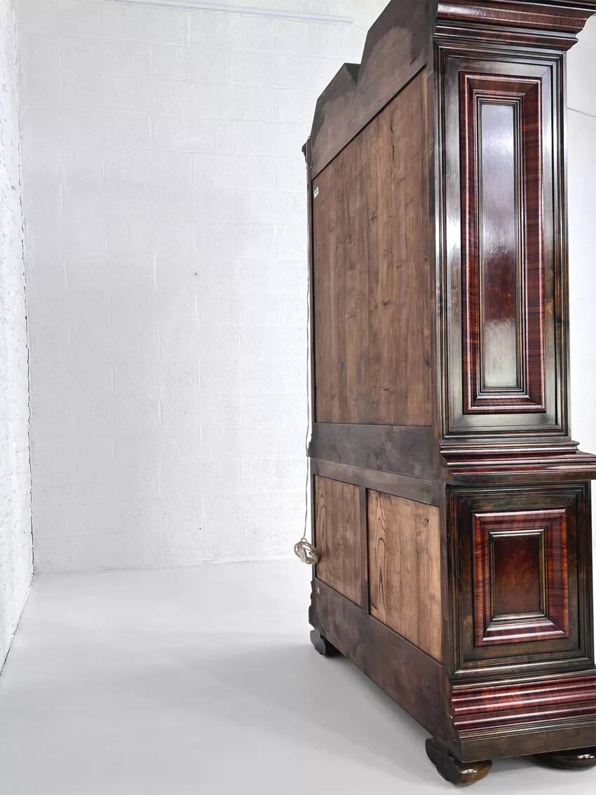 Baroque-style backlit display cabinet in wood, glass and velvet