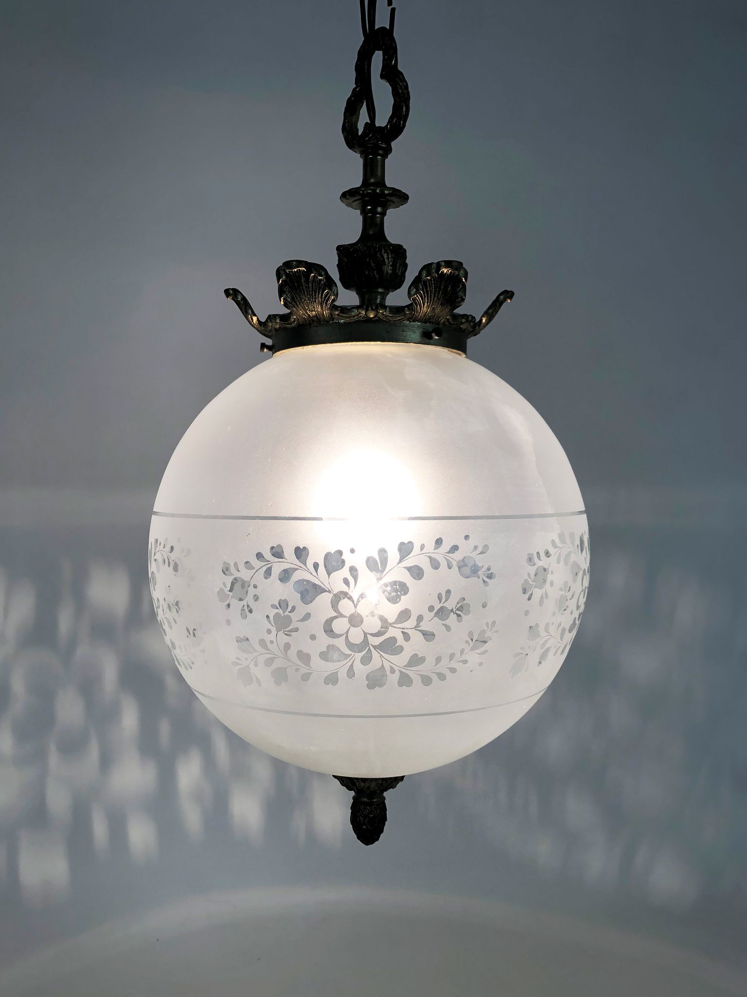 Brass chandelier and engraved glass globe, Louis XV style, 50/60