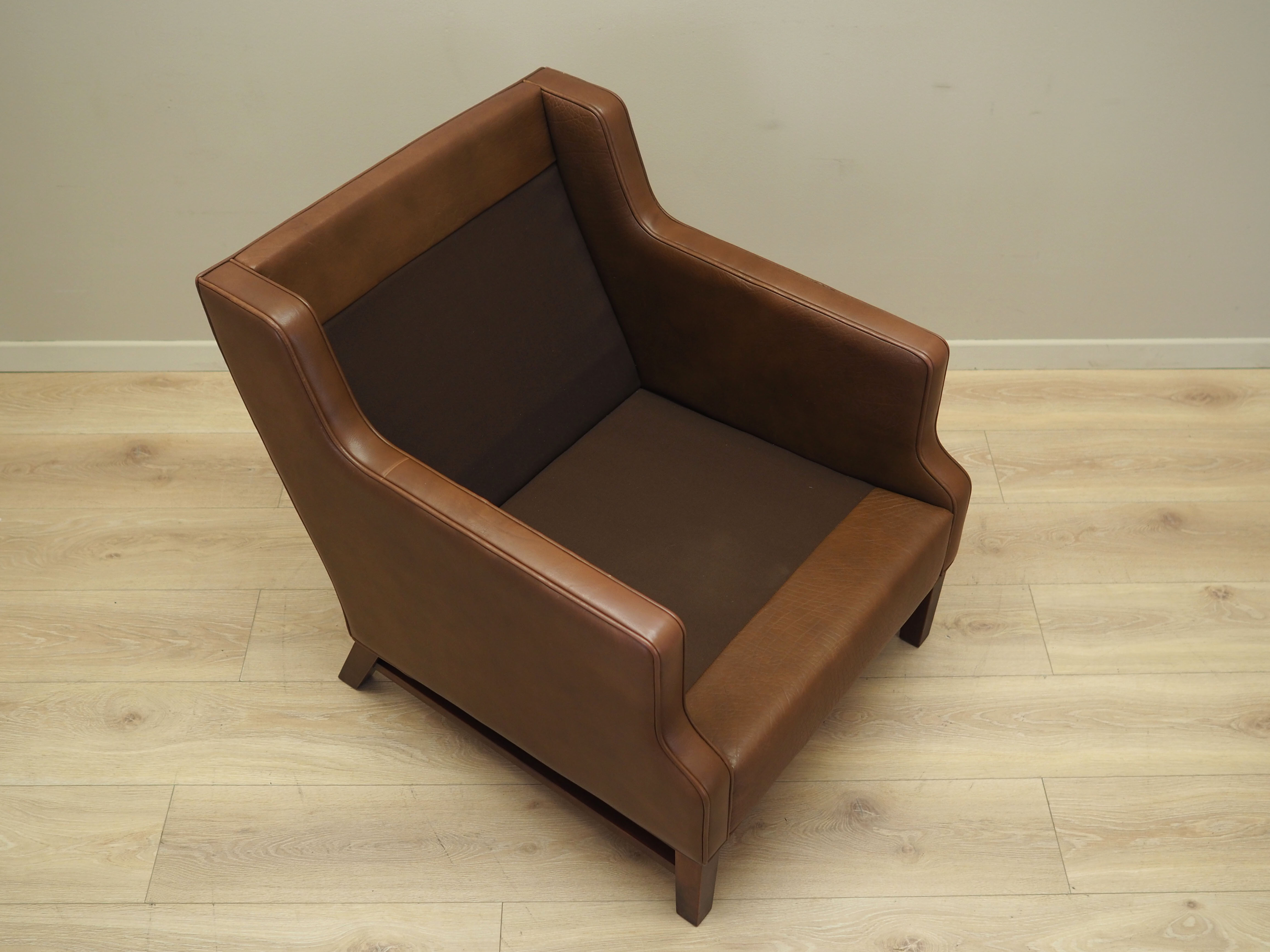 Fauteuil en cuir marron, design danois, années 1960, production: Danemark