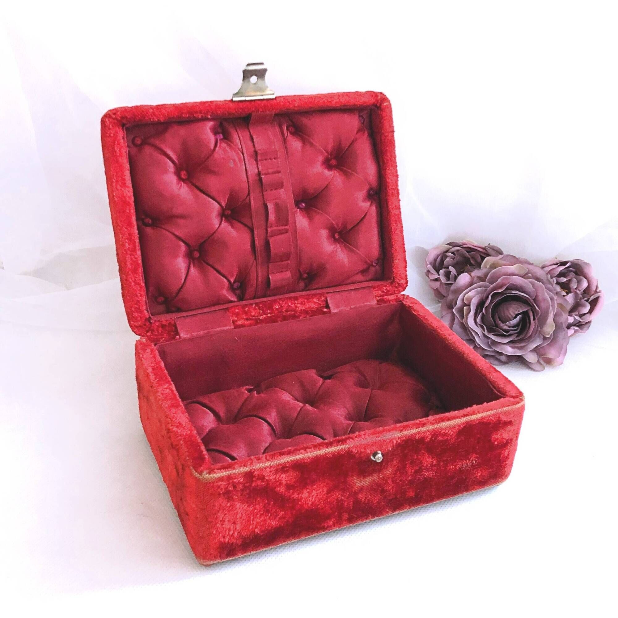 Sewing box padded with red silk, Napoleon III style