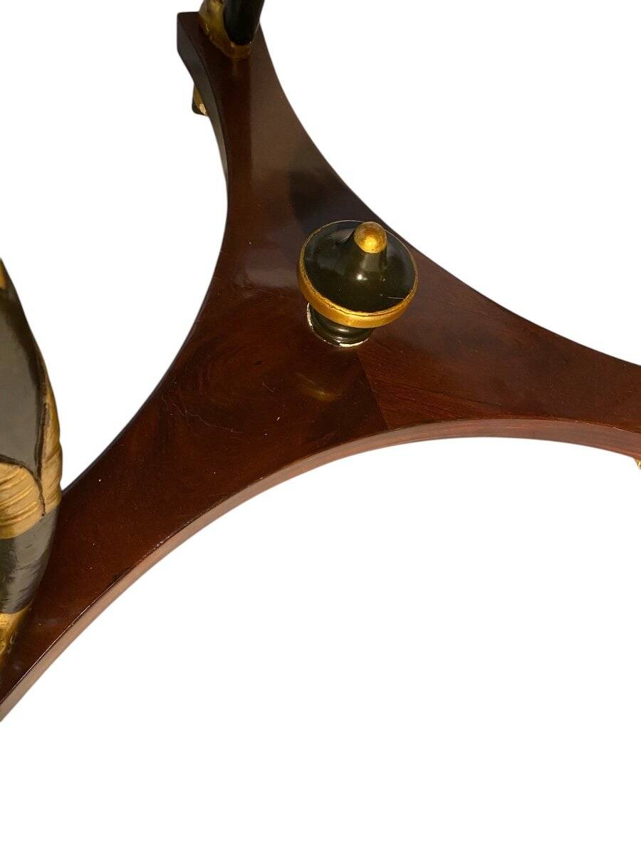 Grand guéridon aux corbins d’époque Empire