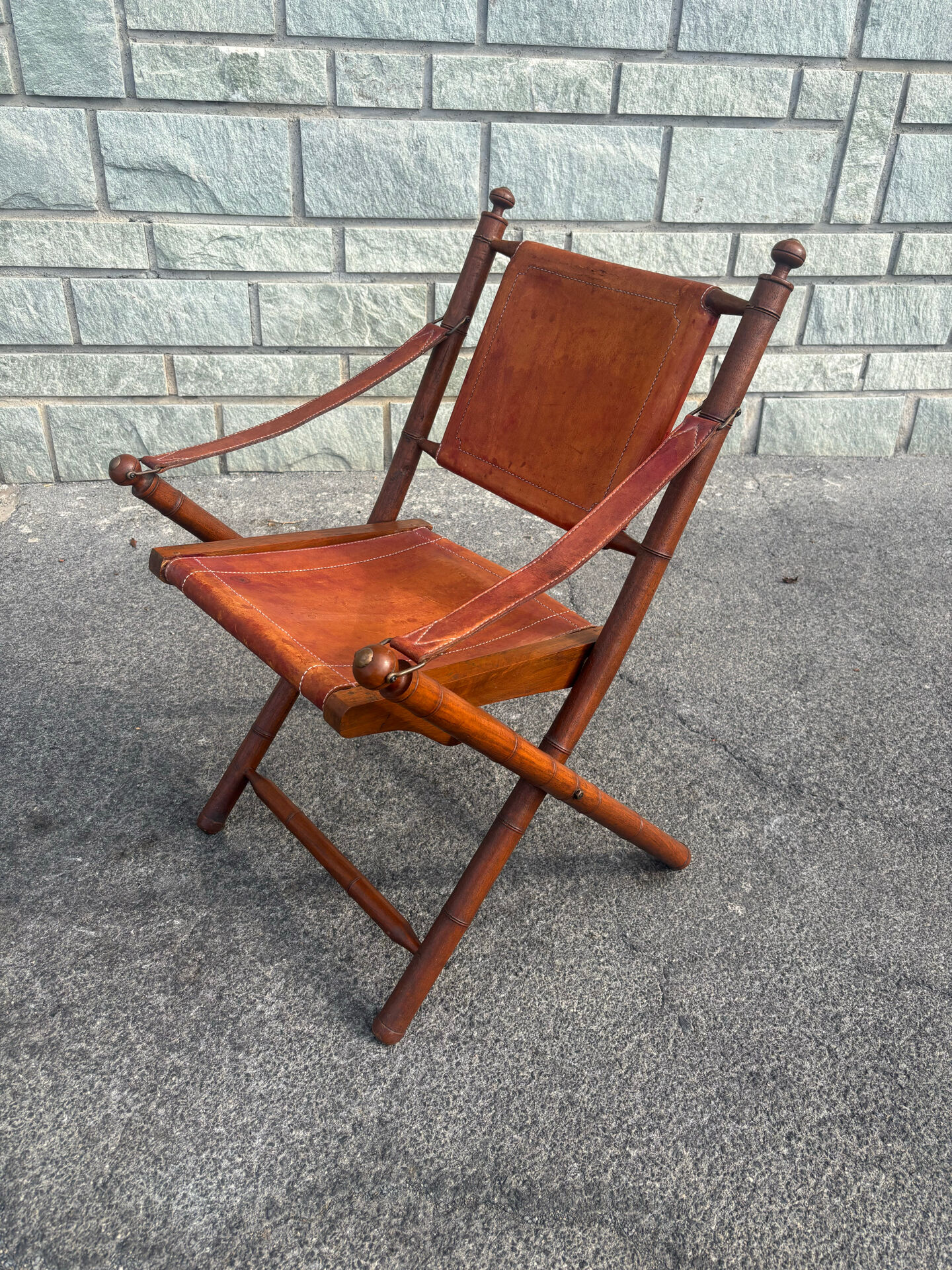 Vintage Safari Armchair in Cognac Leather and Turned Wood – 1940s/50s