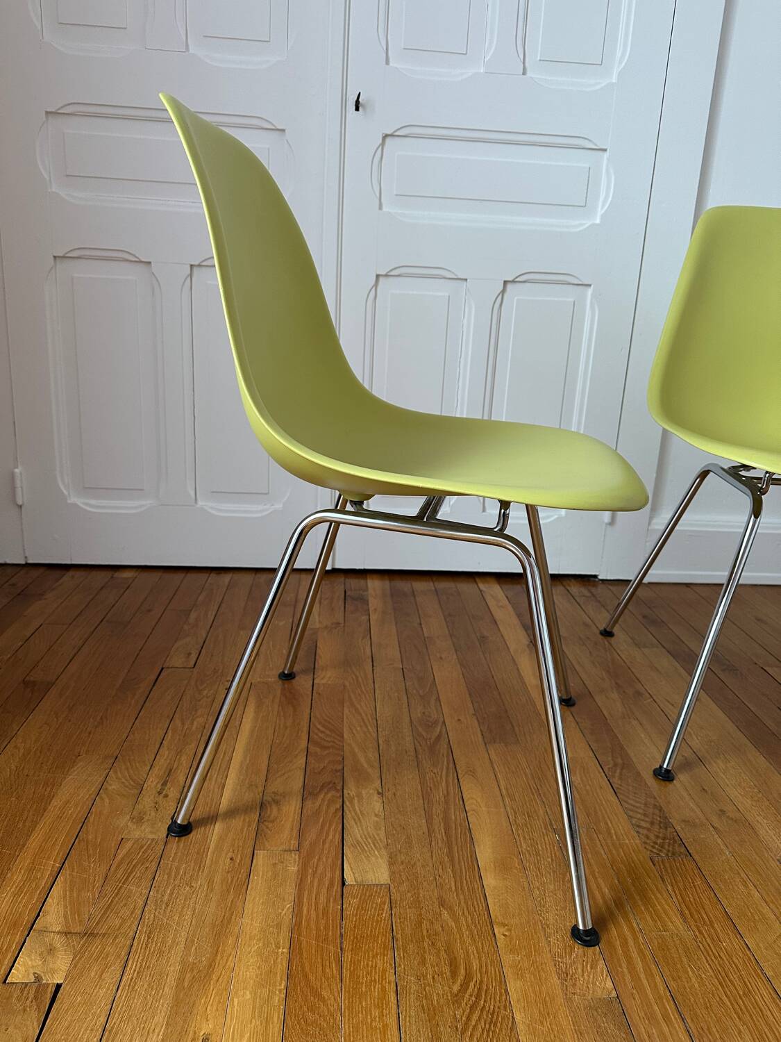 2 DSX chairs by Charles & Ray Eames