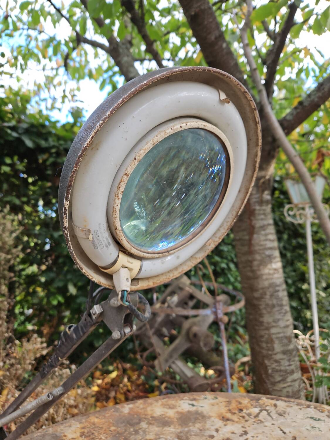 J.TOULEMONDE industrial design workshop magnifying lamp