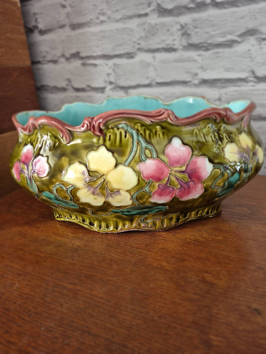 Art Nouveau slip planter
