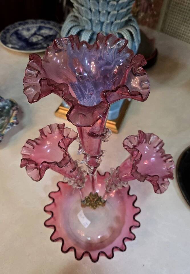Blown glass epergne vase in a deep pink hue - tulip tree