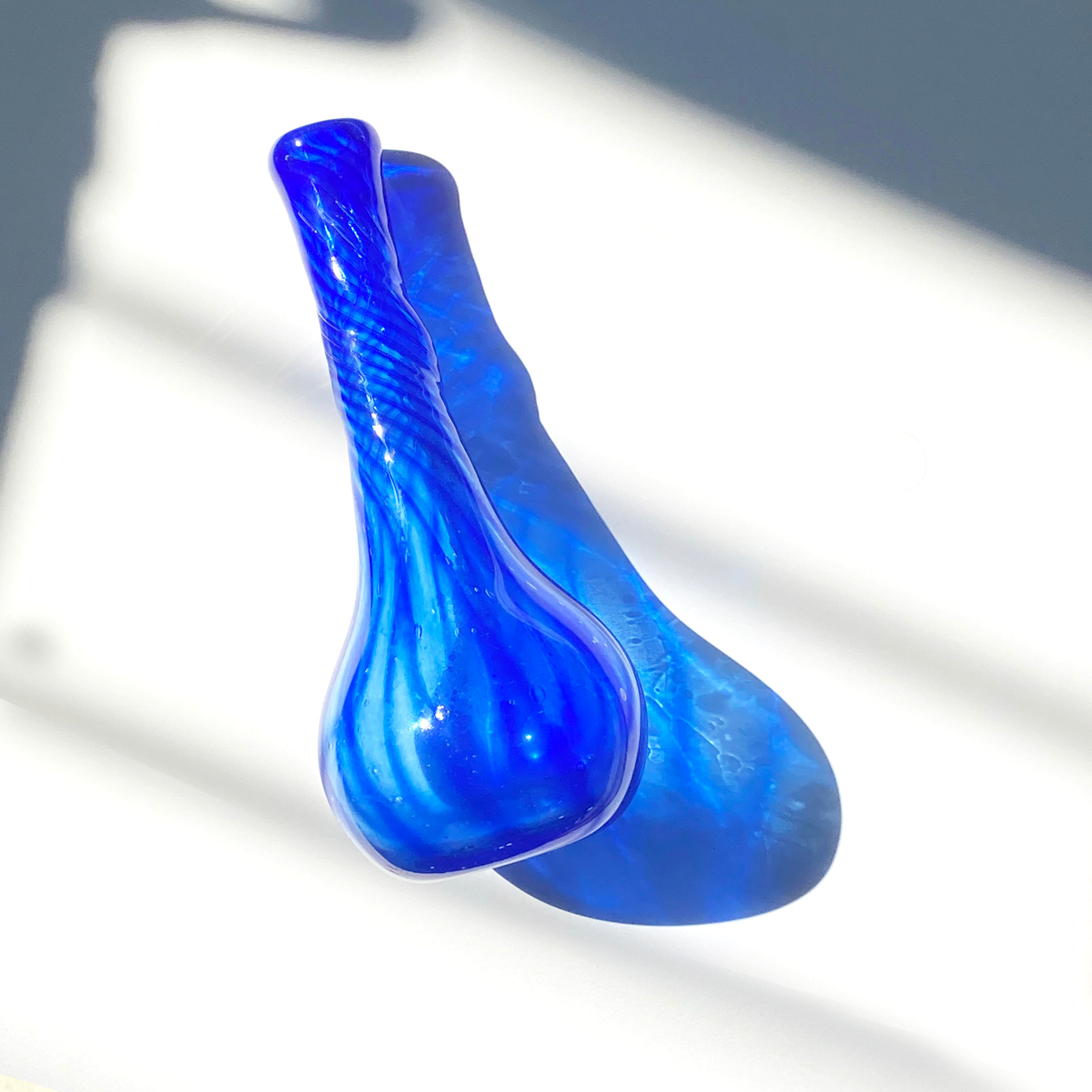 Soliflore vase in blue blown glass