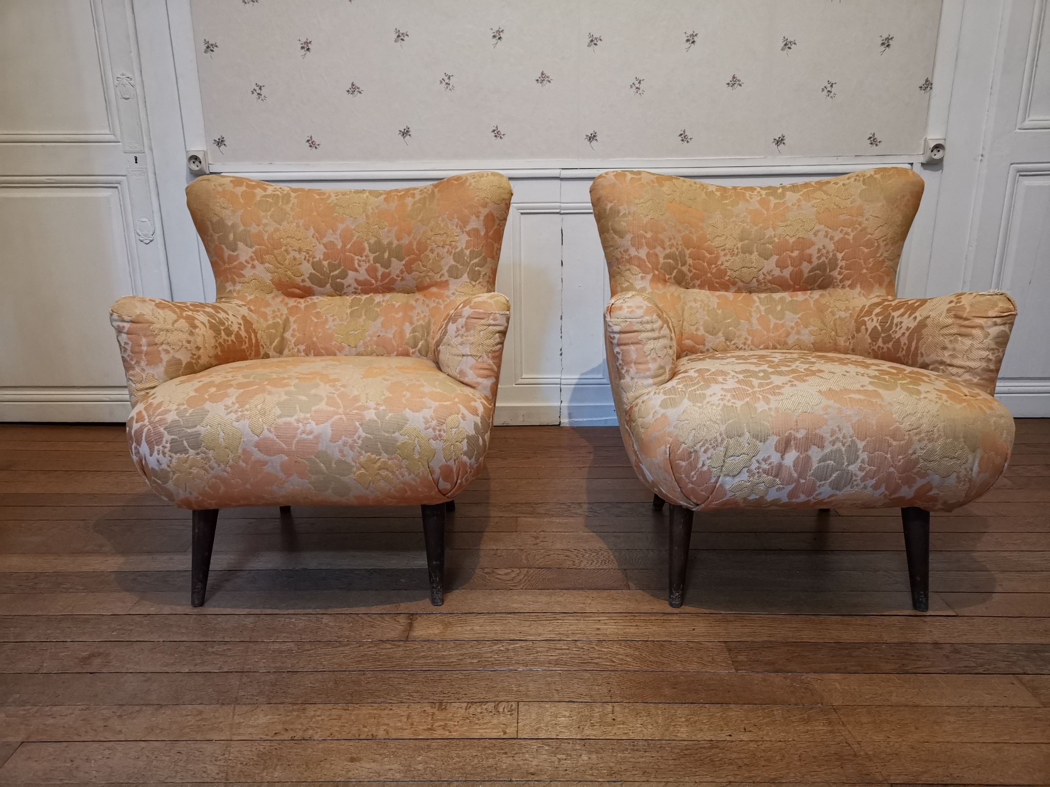 Canapé sofa Club Wing EGG chair organic annéee 50