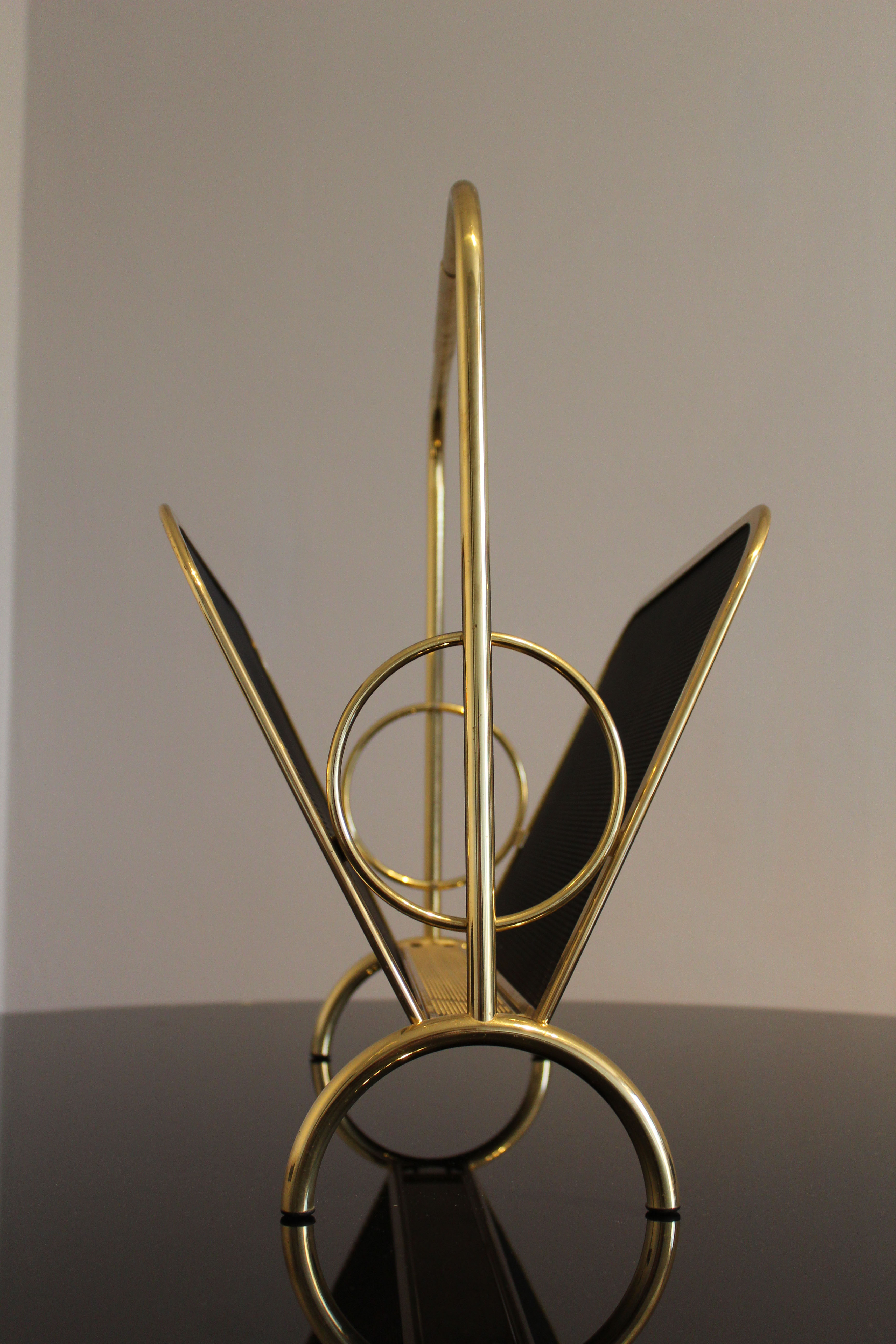 Magazine rack in brass and black lacquered metal, Italy 1970s