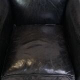 Luxurious and comfortable sheepskin armchair in a unique, stately black color