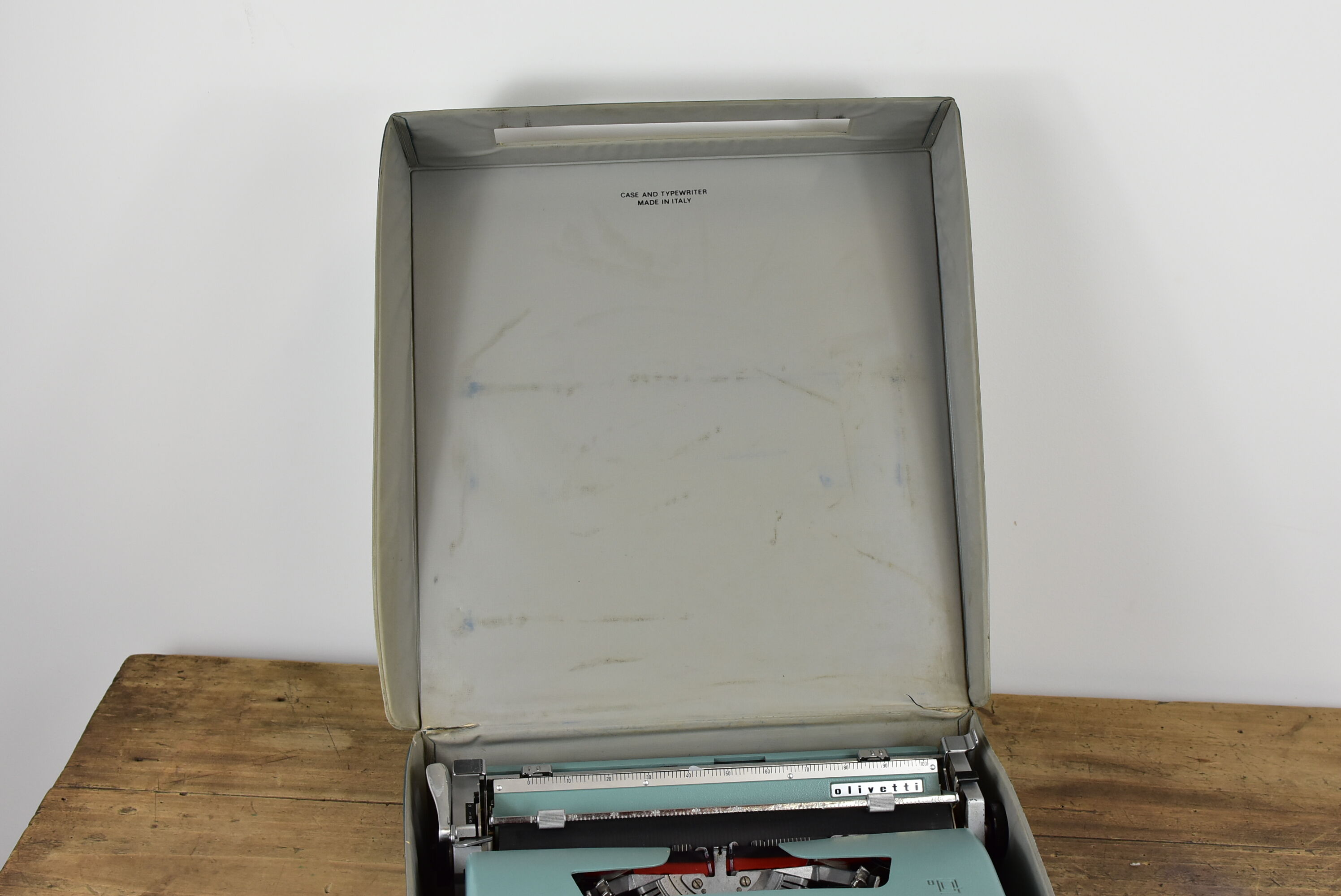 Lettera 32 typewriter.