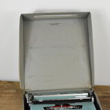 Lettera 32 typewriter.