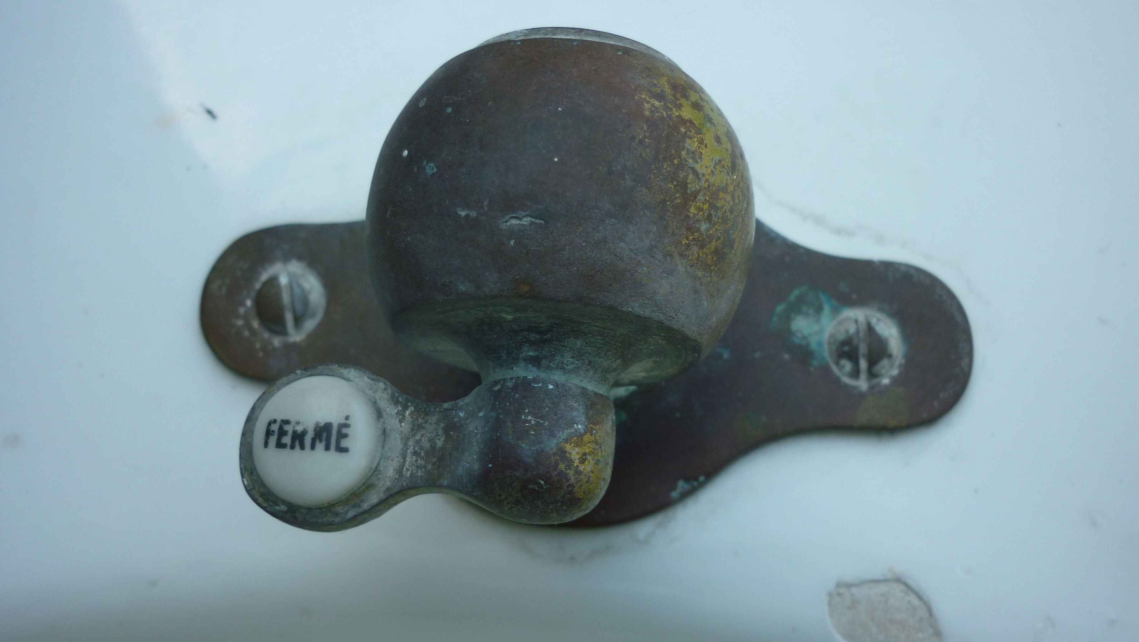 Art Deco washbasin of the Parisian palace Le Lutécia