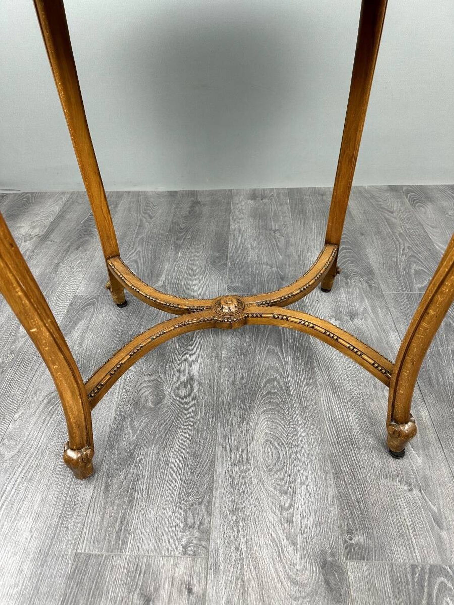Oval guéridon table in carved wood and marble, Louis XVI style, 19th century.