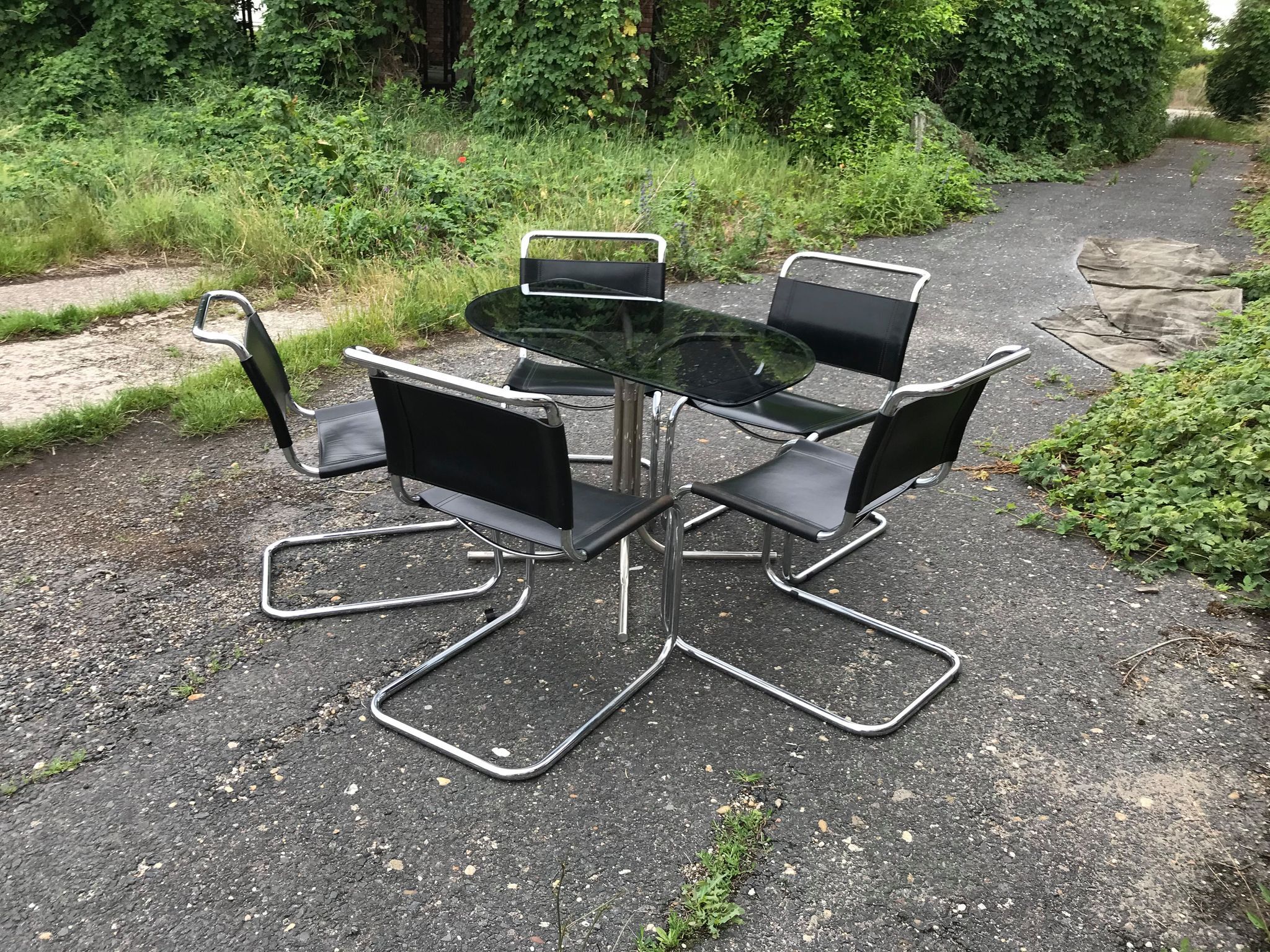 Table et chaises style bauhaus italien chrome & fumé années 1960