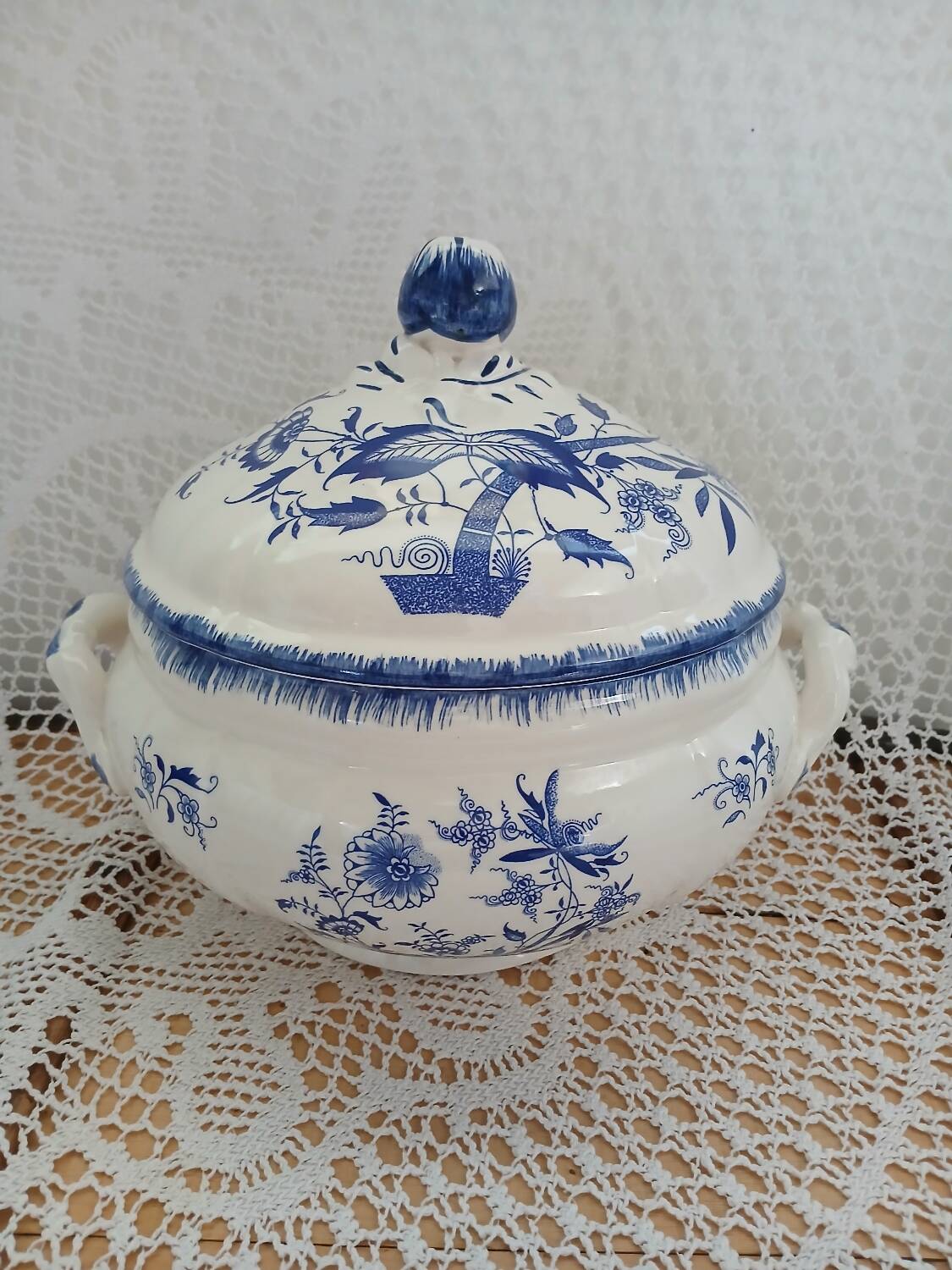 Antique "Lancaster" soup tureen from Sarreguemines