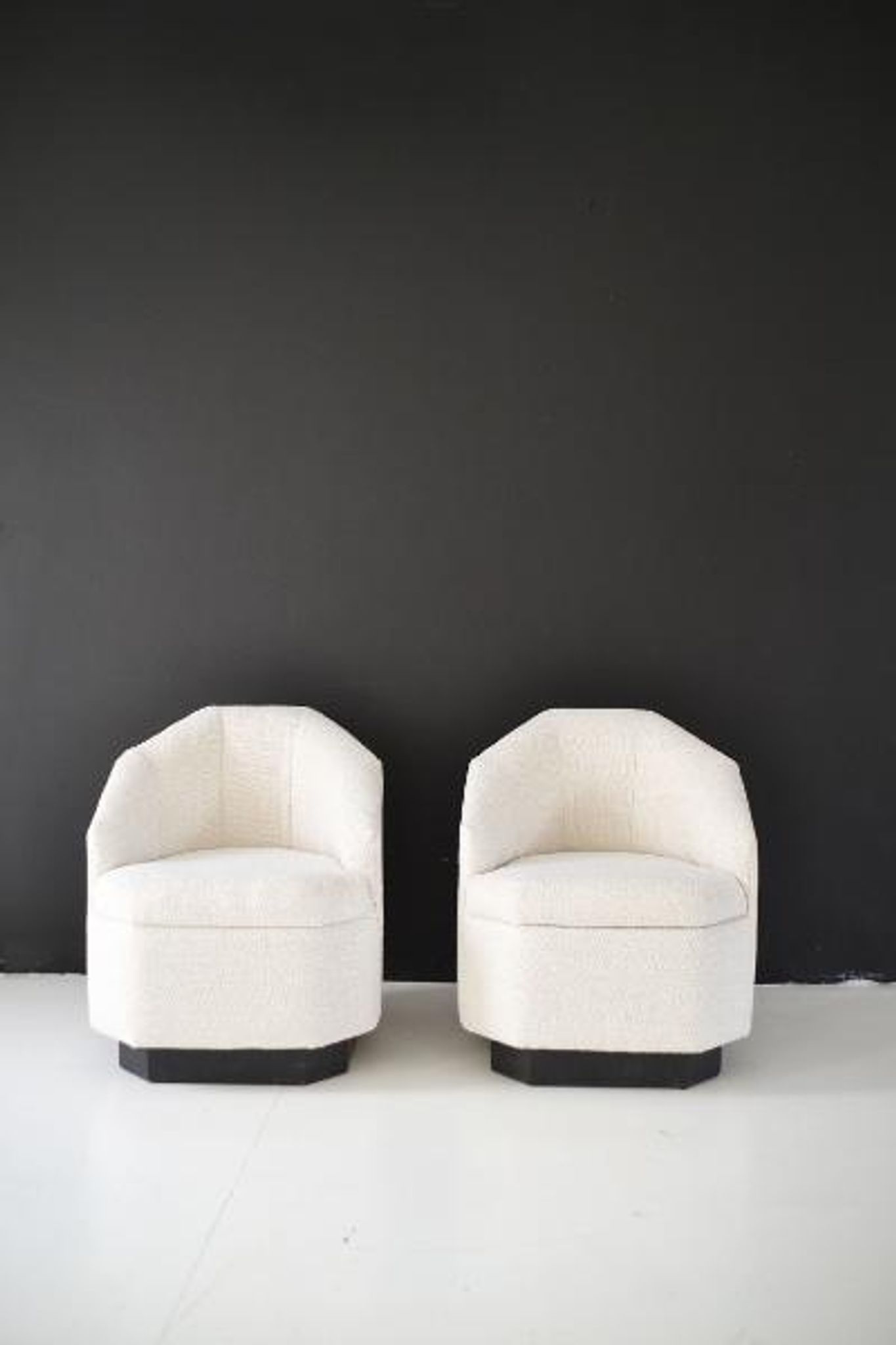 Paire de fauteuils forme hexagonale année 70