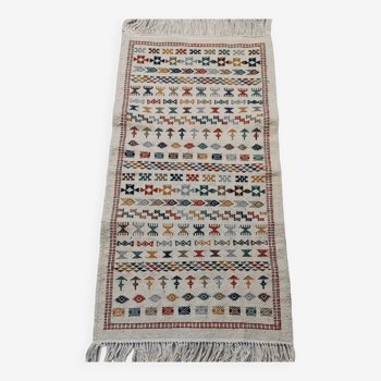 Berber rugs woven hands in natural wool