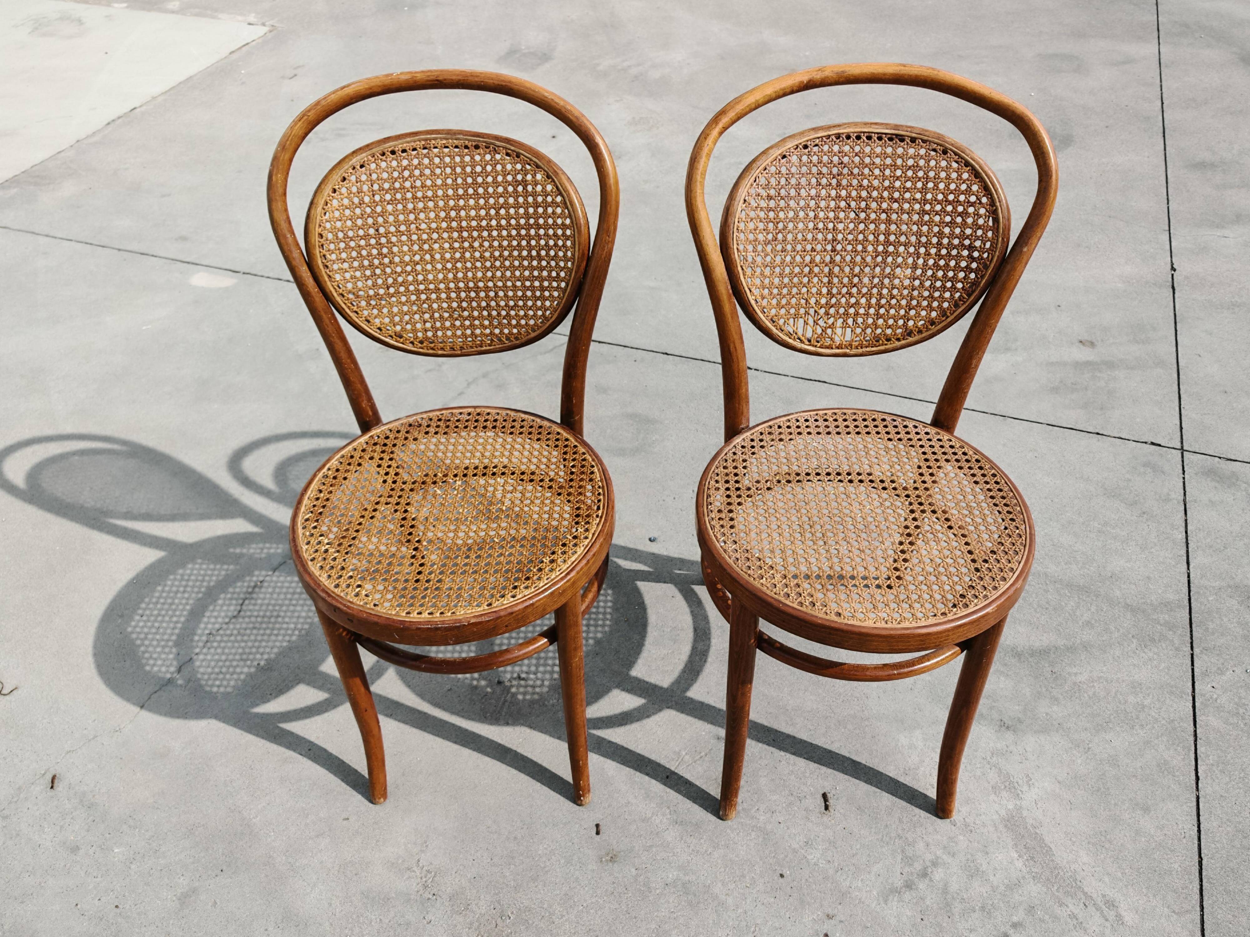 Paire de chaises en cannage et bois courbé par Mundus