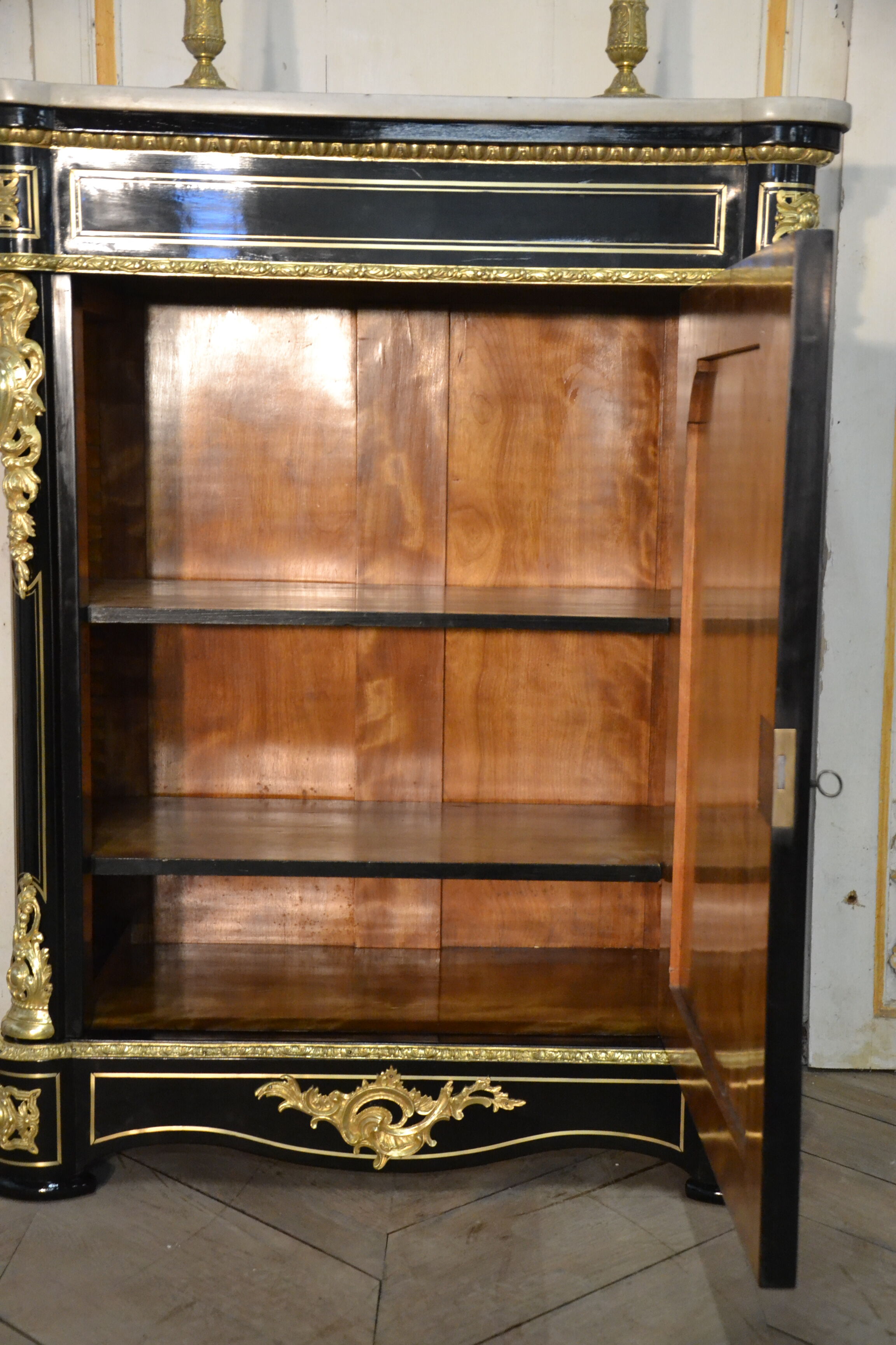 Meuble d’appui Napoléon III en bois noirci