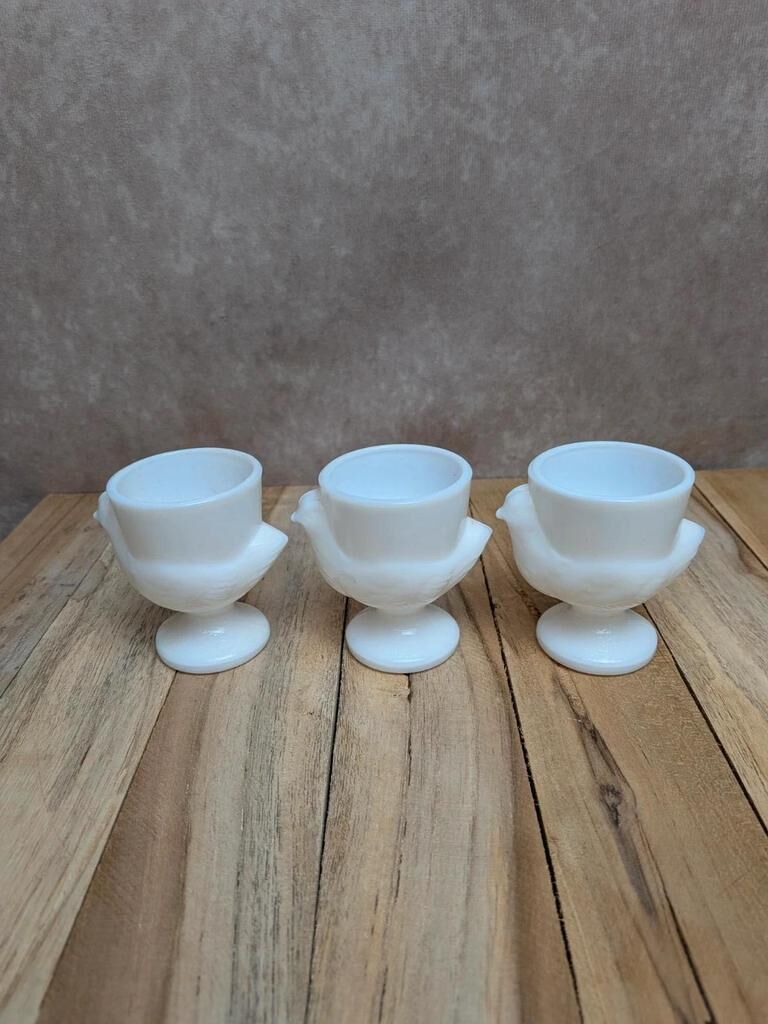 Lot de 3 coquetiers poule Arcopal blanc vintage