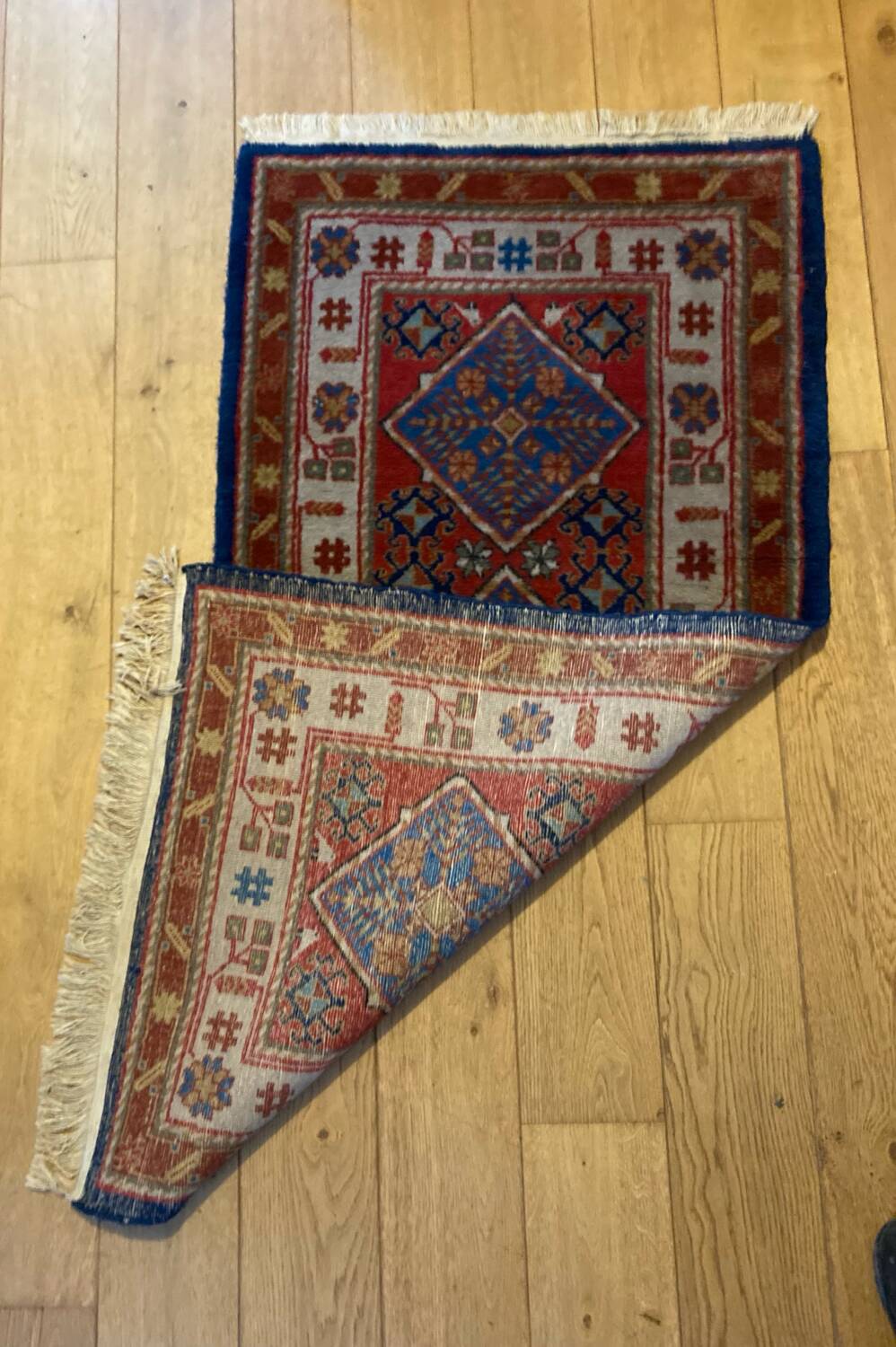 Sinkiang rug in pure new wool entirely handmade from the 1970s