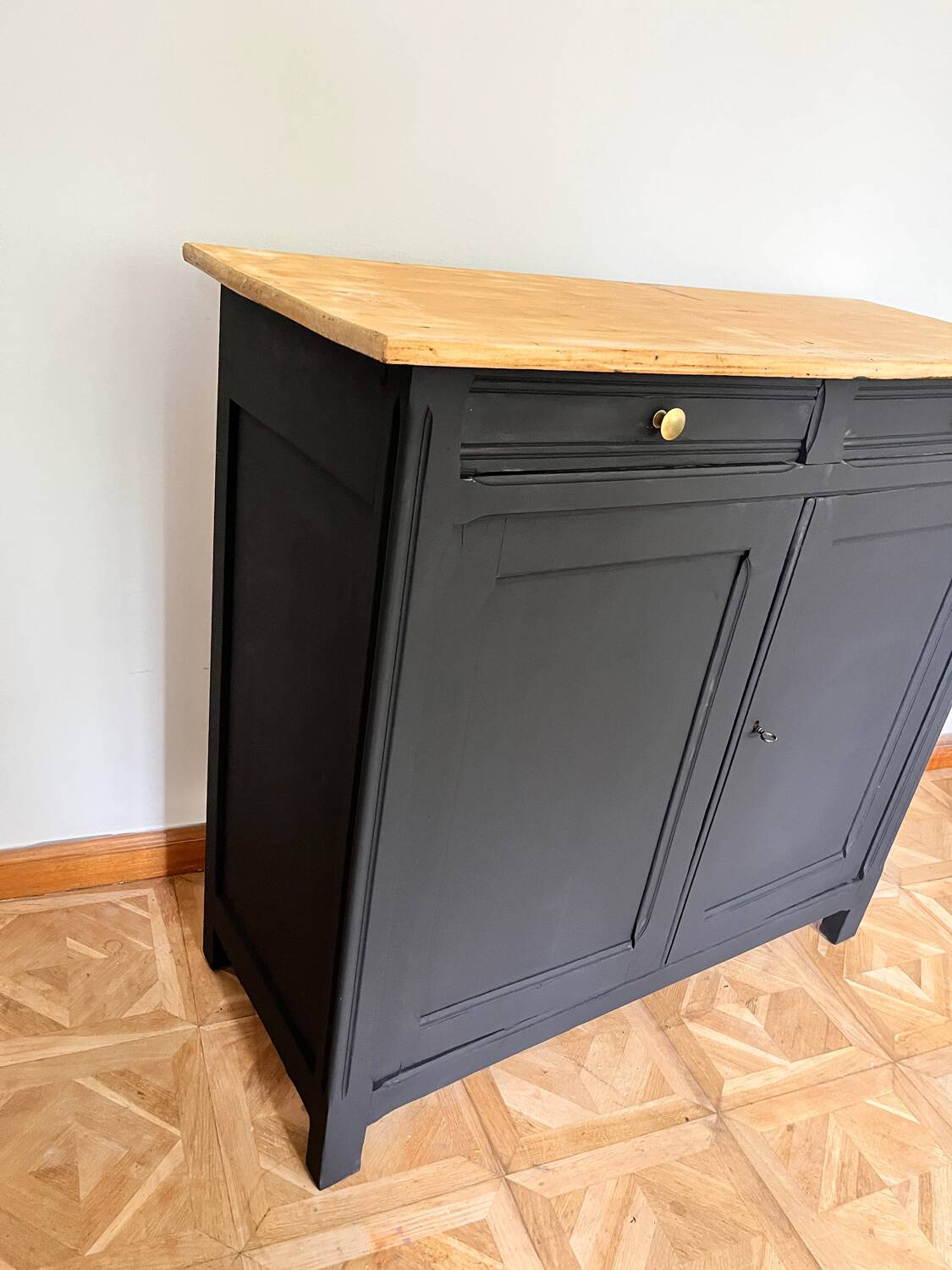 Old Parisian dresser