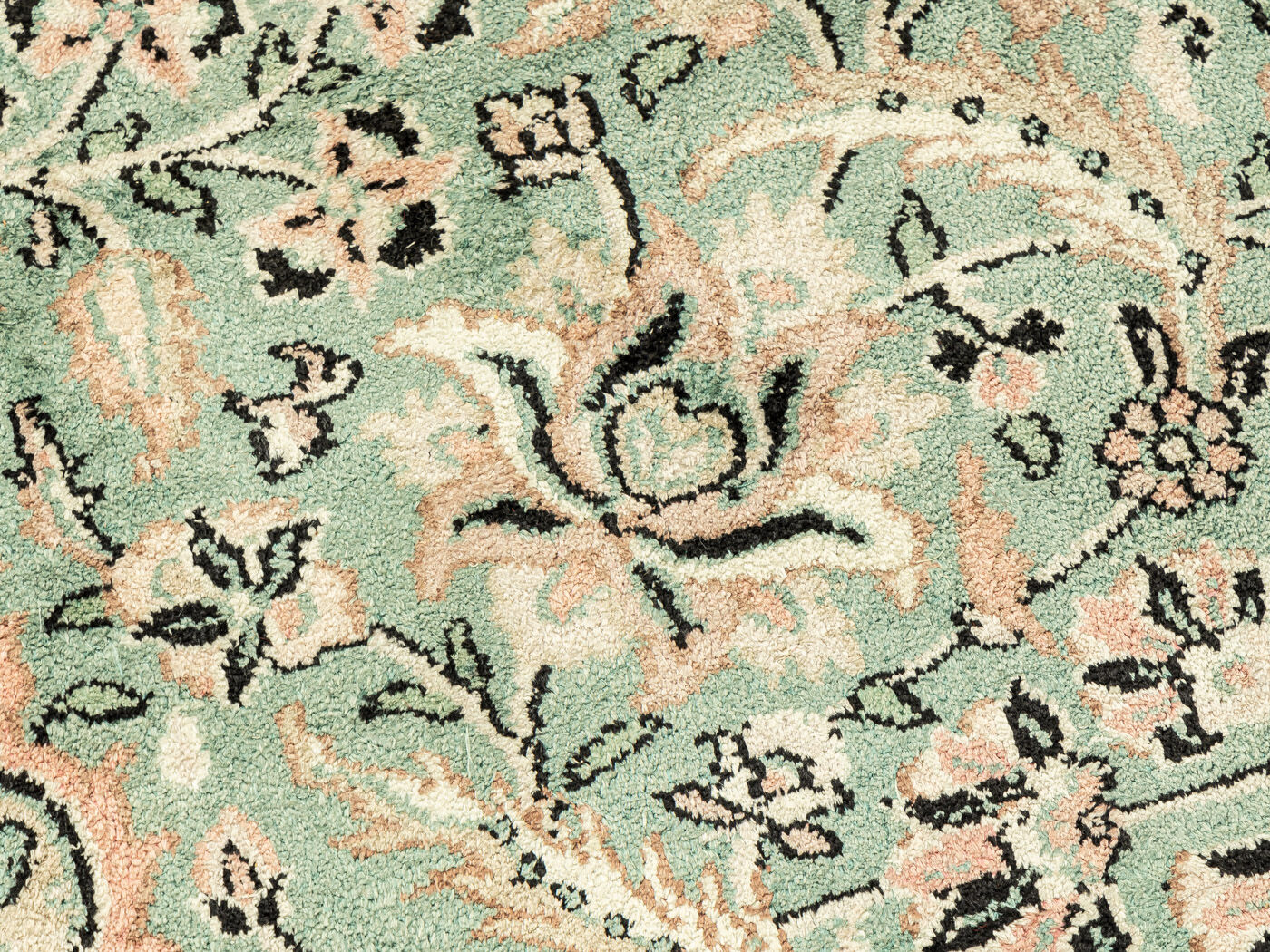 1960s carpet, 240 x 335